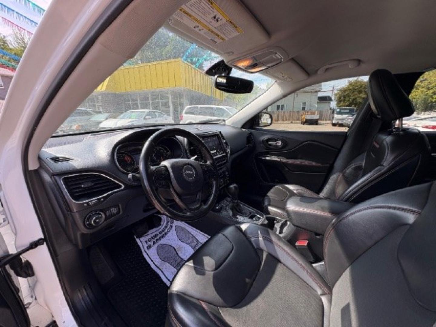 2020 Bright White Clear C Jeep Cherokee Trailhawk 4WD (1C4PJMBXXLD) with an 3.2L V6 DOHC 24V engine, 9-Speed Automatic transmission, located at 745 S Robert St, St. Paul, MN, 55107, (651) 222-2991, 44.923389, -93.081215- Photo#7
