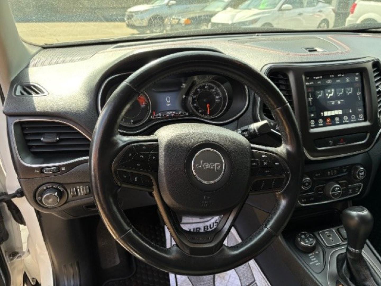2020 Bright White Clear C Jeep Cherokee Trailhawk 4WD (1C4PJMBXXLD) with an 3.2L V6 DOHC 24V engine, 9-Speed Automatic transmission, located at 745 S Robert St, St. Paul, MN, 55107, (651) 222-2991, 44.923389, -93.081215- Photo#9