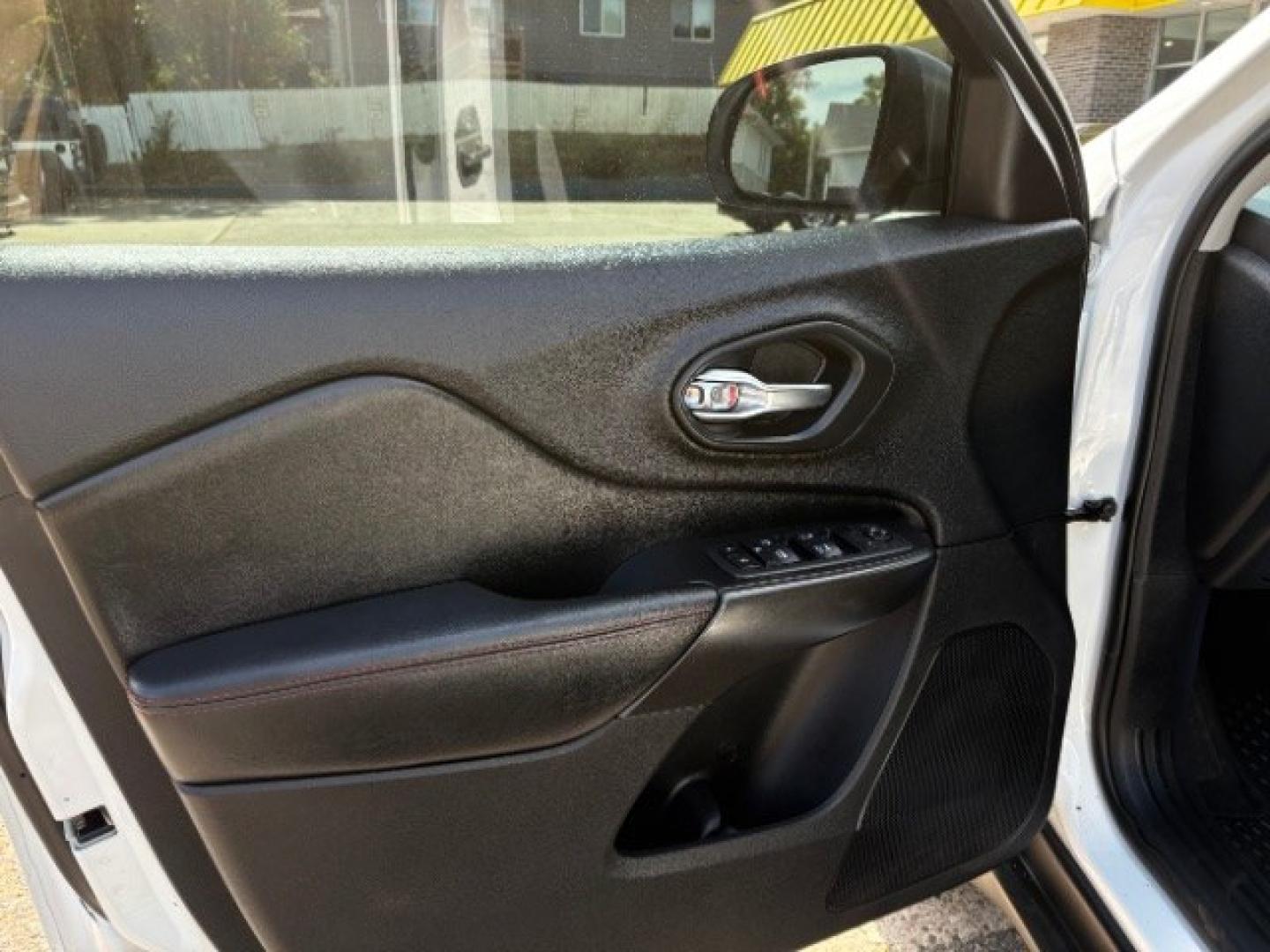 2020 Bright White Clear C Jeep Cherokee Trailhawk 4WD (1C4PJMBXXLD) with an 3.2L V6 DOHC 24V engine, 9-Speed Automatic transmission, located at 745 S Robert St, St. Paul, MN, 55107, (651) 222-2991, 44.923389, -93.081215- Photo#10