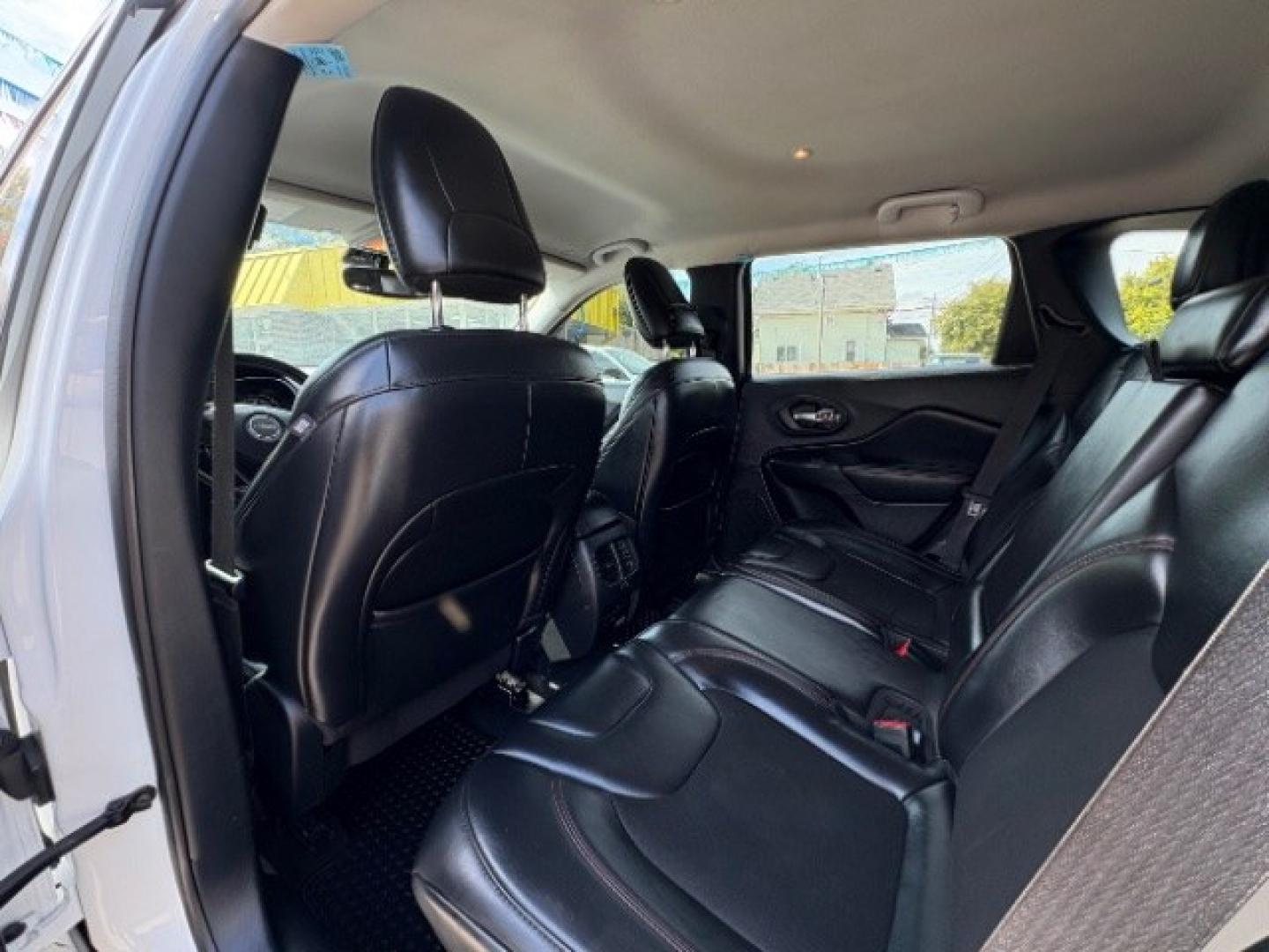 2020 Bright White Clear C Jeep Cherokee Trailhawk 4WD (1C4PJMBXXLD) with an 3.2L V6 DOHC 24V engine, 9-Speed Automatic transmission, located at 745 S Robert St, St. Paul, MN, 55107, (651) 222-2991, 44.923389, -93.081215- Photo#12