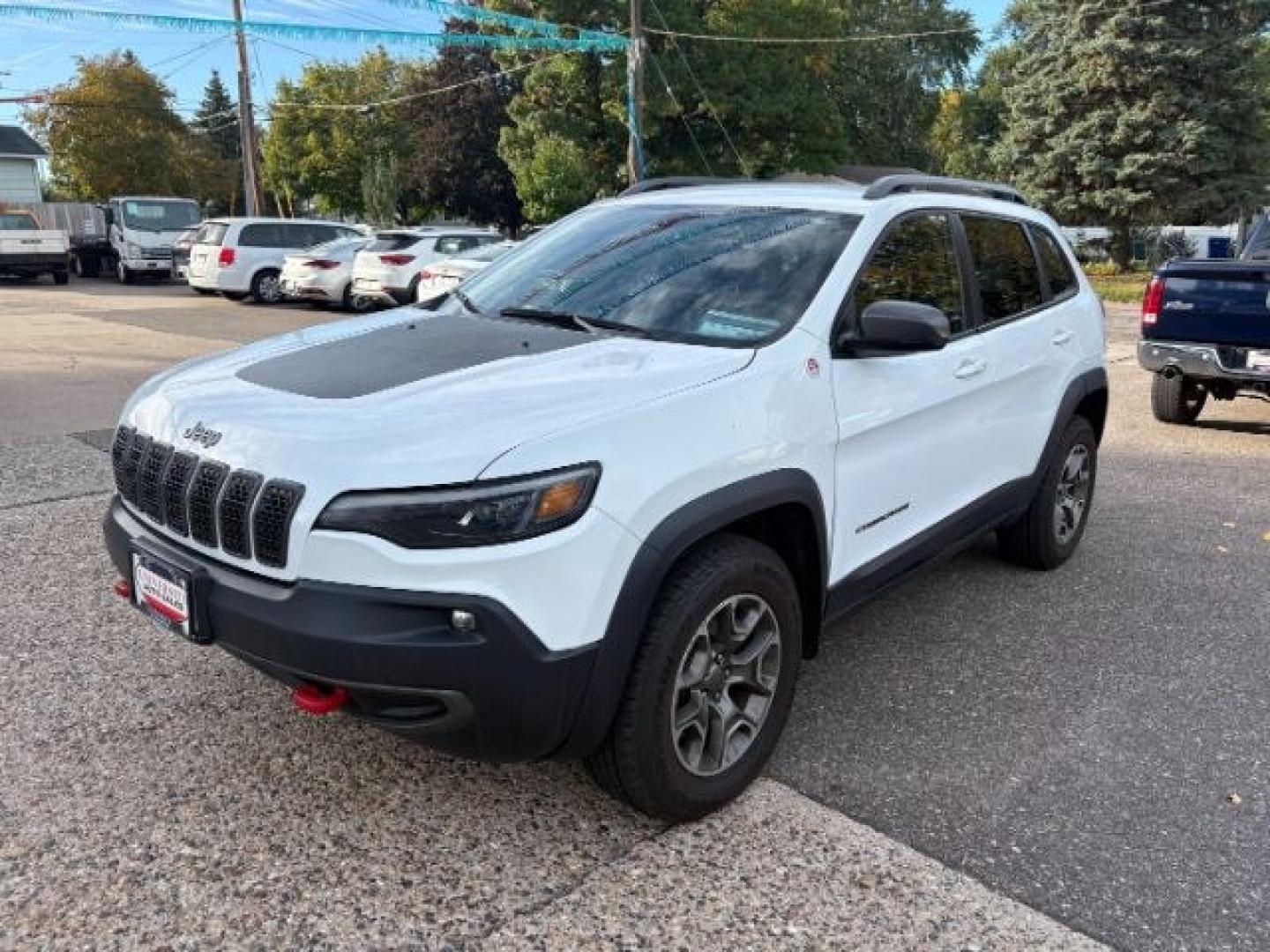 2020 Bright White Clear C Jeep Cherokee Trailhawk 4WD (1C4PJMBXXLD) with an 3.2L V6 DOHC 24V engine, 9-Speed Automatic transmission, located at 745 S Robert St, St. Paul, MN, 55107, (651) 222-2991, 44.923389, -93.081215- Photo#2