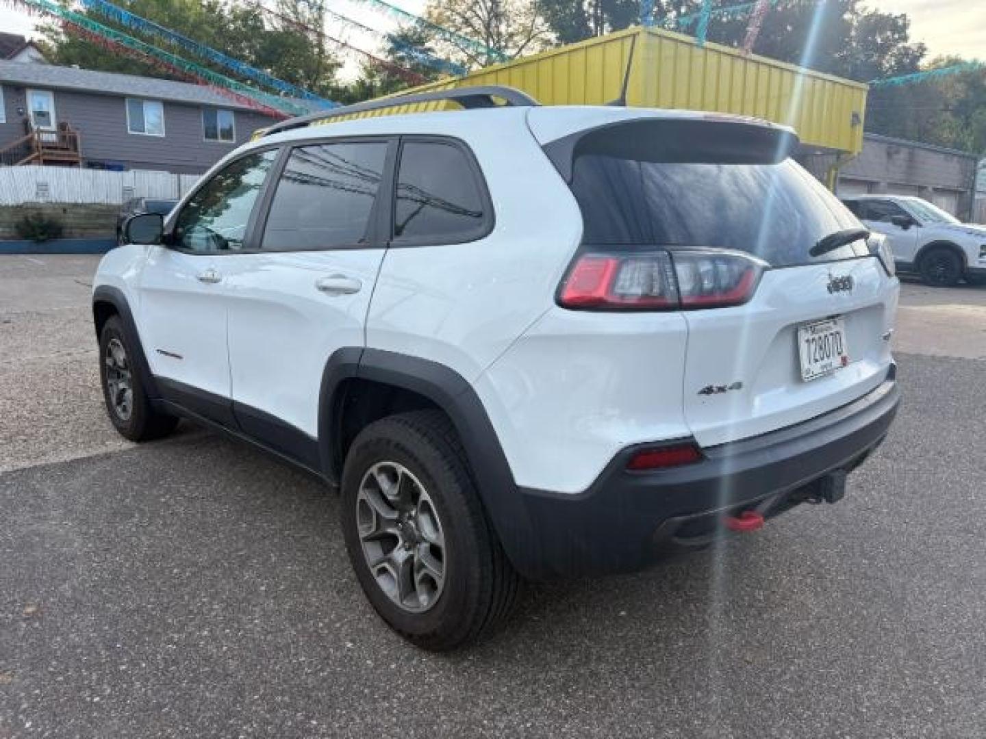 2020 Bright White Clear C Jeep Cherokee Trailhawk 4WD (1C4PJMBXXLD) with an 3.2L V6 DOHC 24V engine, 9-Speed Automatic transmission, located at 745 S Robert St, St. Paul, MN, 55107, (651) 222-2991, 44.923389, -93.081215- Photo#5