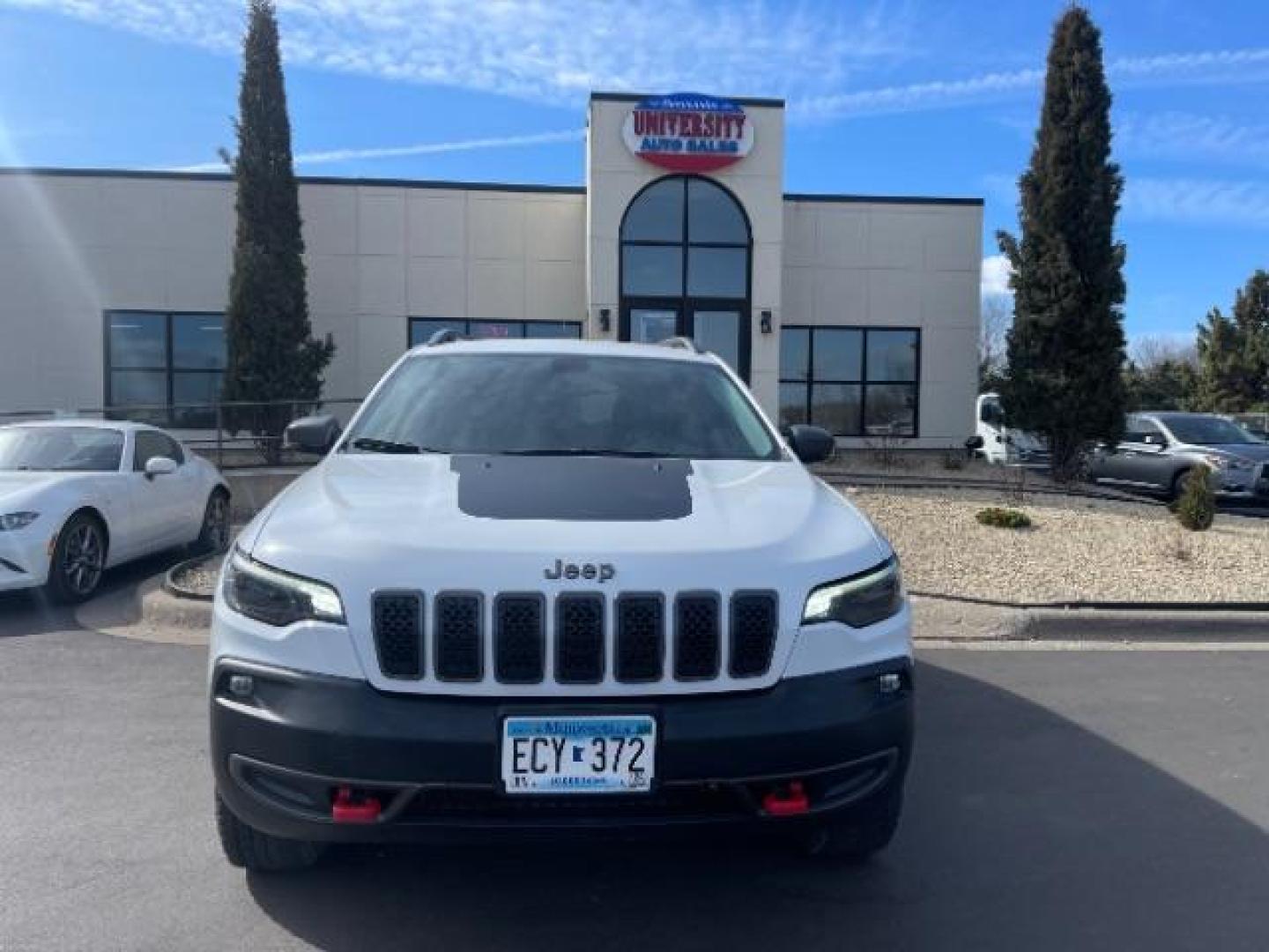 2020 Bright White Clear Coat Jeep Cherokee Trailhawk 4WD (1C4PJMBXXLD) with an 3.2L V6 DOHC 24V engine, 9-Speed Automatic transmission, located at 745 S Robert St, St. Paul, MN, 55107, (651) 222-2991, 44.923389, -93.081215 - Photo#1