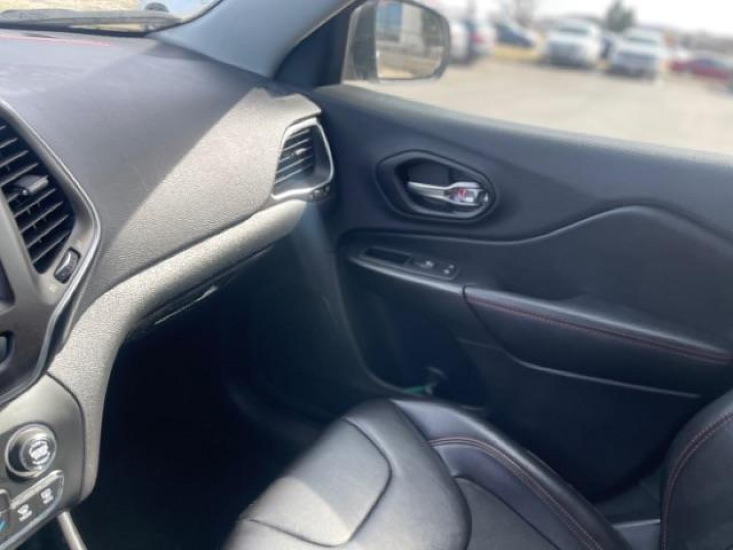 2020 Bright White Clear Coat Jeep Cherokee Trailhawk 4WD (1C4PJMBXXLD) with an 3.2L V6 DOHC 24V engine, 9-Speed Automatic transmission, located at 745 S Robert St, St. Paul, MN, 55107, (651) 222-2991, 44.923389, -93.081215 - Photo#20