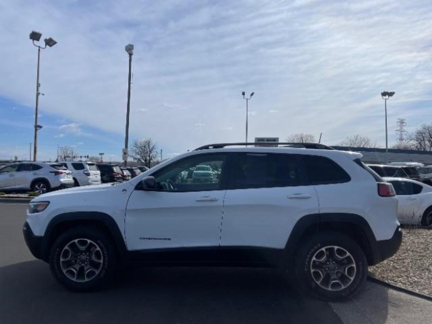 2020 Bright White Clear Coat Jeep Cherokee Trailhawk 4WD (1C4PJMBXXLD) with an 3.2L V6 DOHC 24V engine, 9-Speed Automatic transmission, located at 745 S Robert St, St. Paul, MN, 55107, (651) 222-2991, 44.923389, -93.081215 - Photo#2