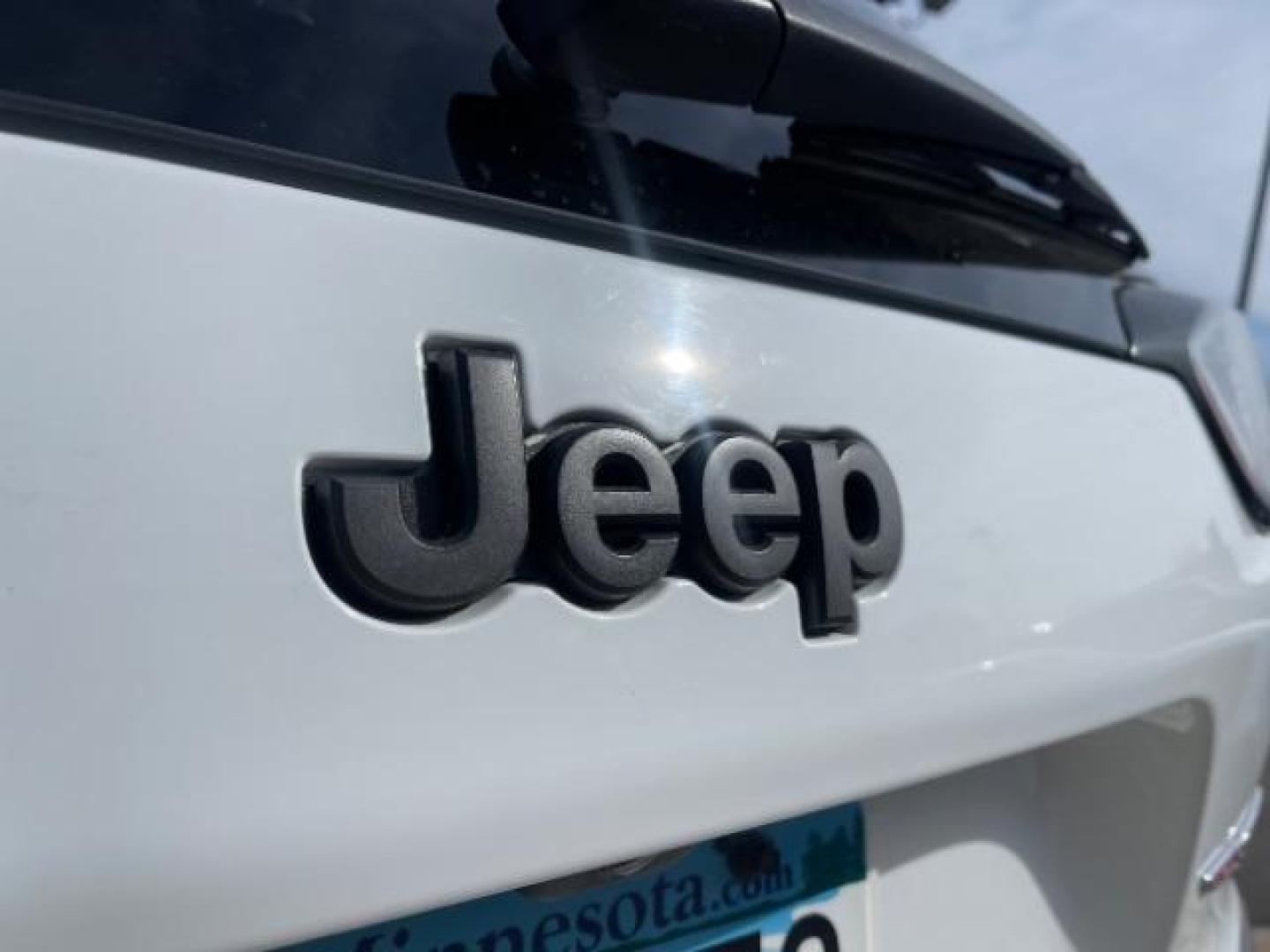 2020 Bright White Clear Coat Jeep Cherokee Trailhawk 4WD (1C4PJMBXXLD) with an 3.2L V6 DOHC 24V engine, 9-Speed Automatic transmission, located at 745 S Robert St, St. Paul, MN, 55107, (651) 222-2991, 44.923389, -93.081215 - Photo#6