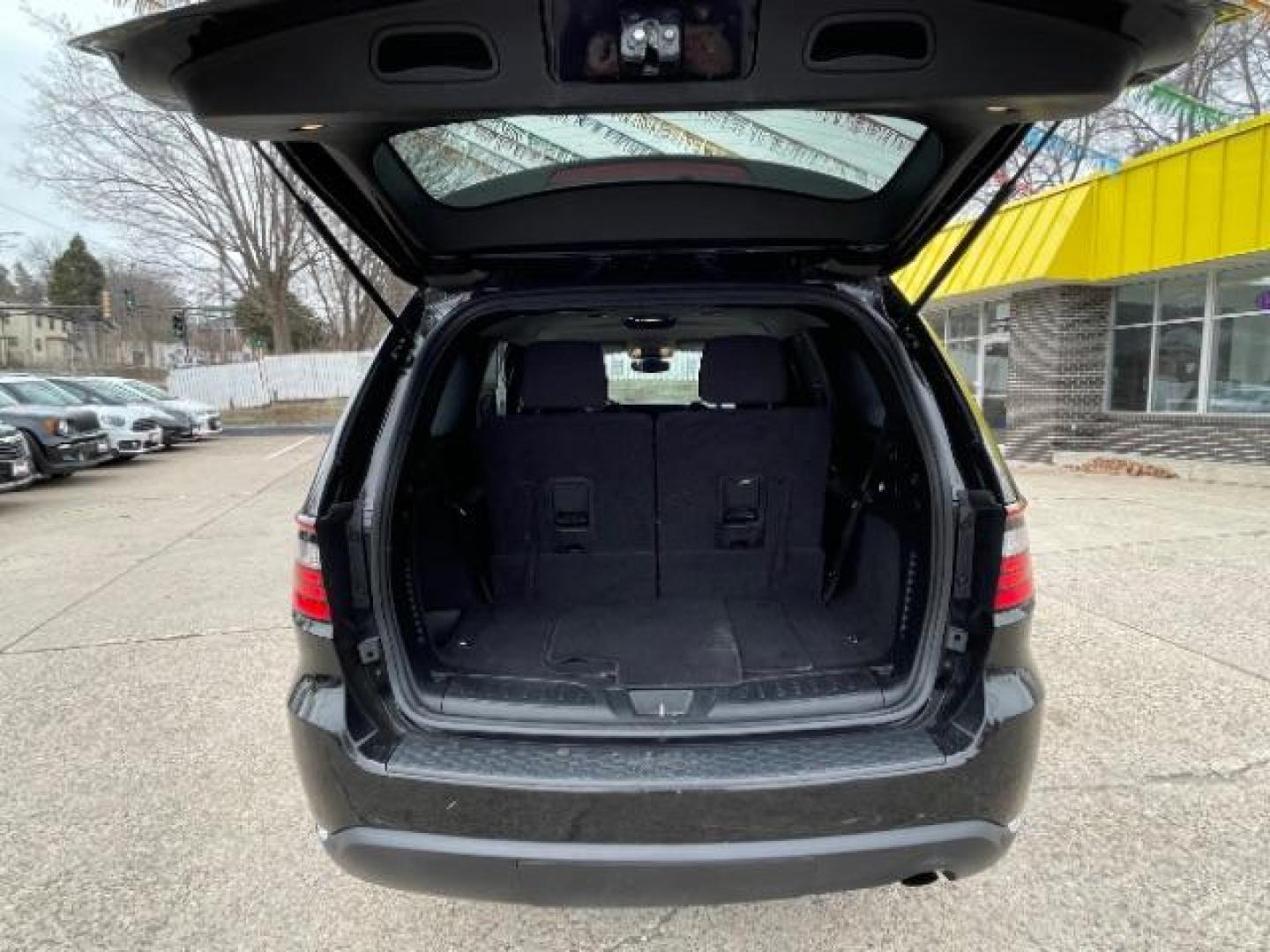 2021 Diamond Black Clear Coat Dodge Durango SXT AWD (1C4RDJAG5MC) with an 3.6L V6 DOHC 24V engine, 8-Speed Automatic transmission, located at 745 S Robert St, St. Paul, MN, 55107, (651) 222-2991, 44.923389, -93.081215 - Photo#18