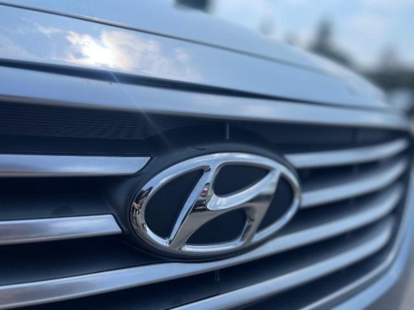 2017 Shale Gray Metallic Hyundai Sonata SE (5NPE24AF0HH) with an 2.4L L4 DOHC 16V engine, 7-Speed Automatic transmission, located at 3301 W Hwy 13, Burnsville, MN, 55337, (952) 460-3200, 44.775333, -93.320808 - Photo#1