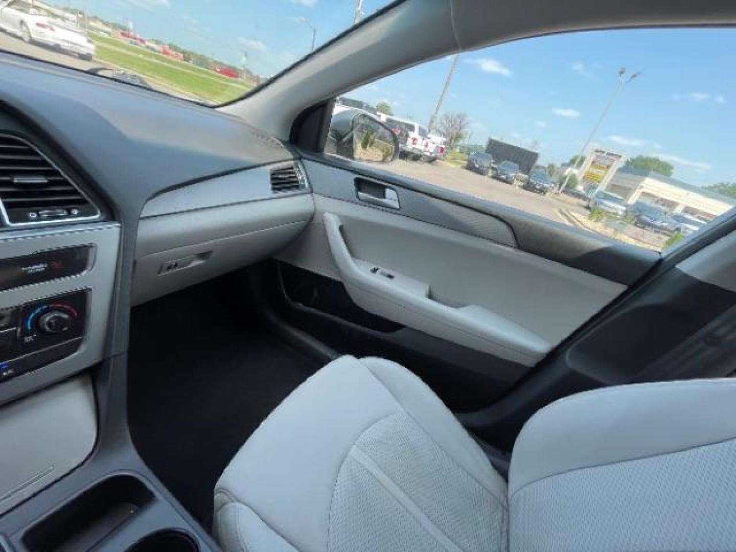 2017 Shale Gray Metallic Hyundai Sonata SE (5NPE24AF0HH) with an 2.4L L4 DOHC 16V engine, 7-Speed Automatic transmission, located at 3301 W Hwy 13, Burnsville, MN, 55337, (952) 460-3200, 44.775333, -93.320808 - Photo#19