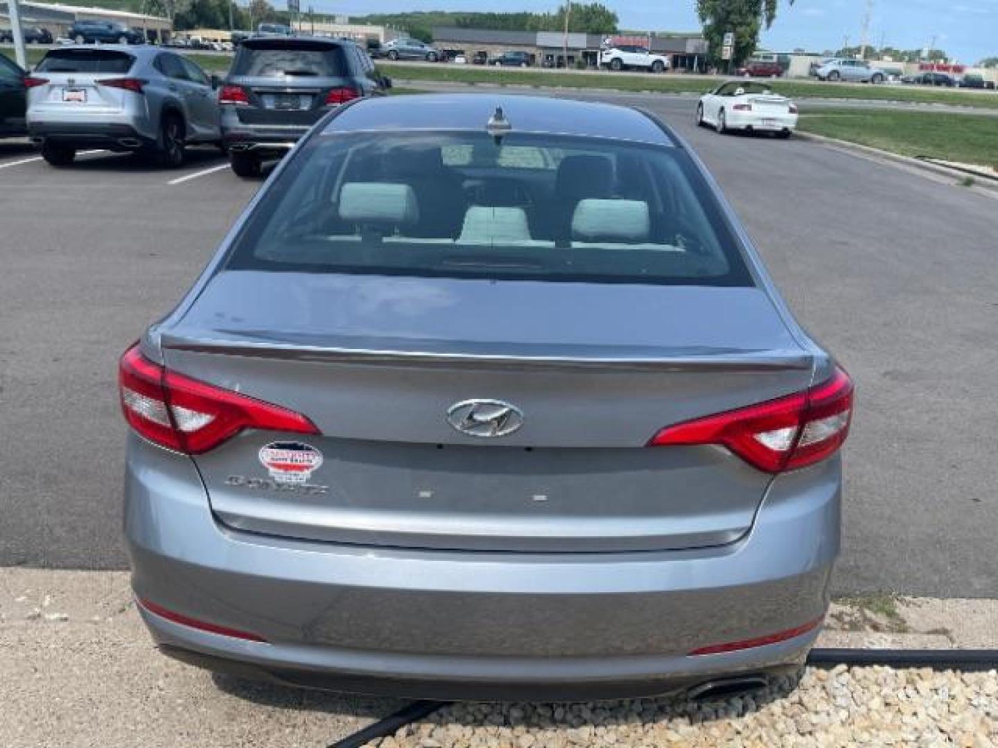 2017 Shale Gray Metallic Hyundai Sonata SE (5NPE24AF0HH) with an 2.4L L4 DOHC 16V engine, 7-Speed Automatic transmission, located at 3301 W Hwy 13, Burnsville, MN, 55337, (952) 460-3200, 44.775333, -93.320808 - Photo#7