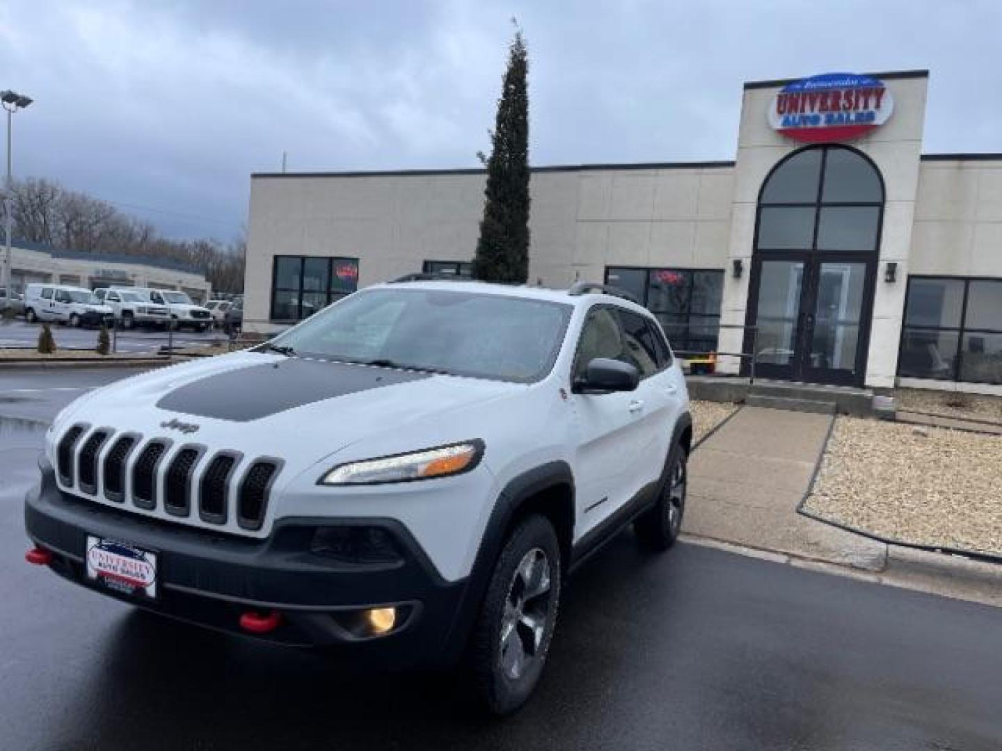 2016 Bright White Clear Coat Jeep Cherokee Trailhawk 4WD (1C4PJMBS5GW) with an 3.2L V6 DOHC 24V engine, 9-Speed Automatic transmission, located at 745 S Robert St, St. Paul, MN, 55107, (651) 222-2991, 44.923389, -93.081215 - Photo#9