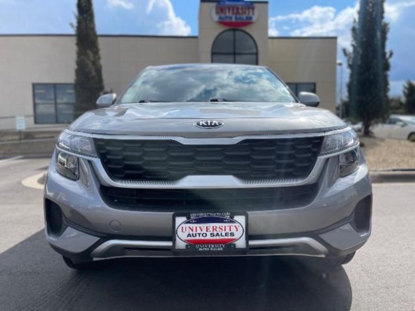 2021 GRAY Kia Seltos LX (KNDEPCAA3M7) with an 2.0L L4 DOHC 16V engine, Continuously Variable Transmission transmission, located at 3301 W Hwy 13, Burnsville, MN, 55337, (952) 460-3200, 44.775333, -93.320808 - Photo#3