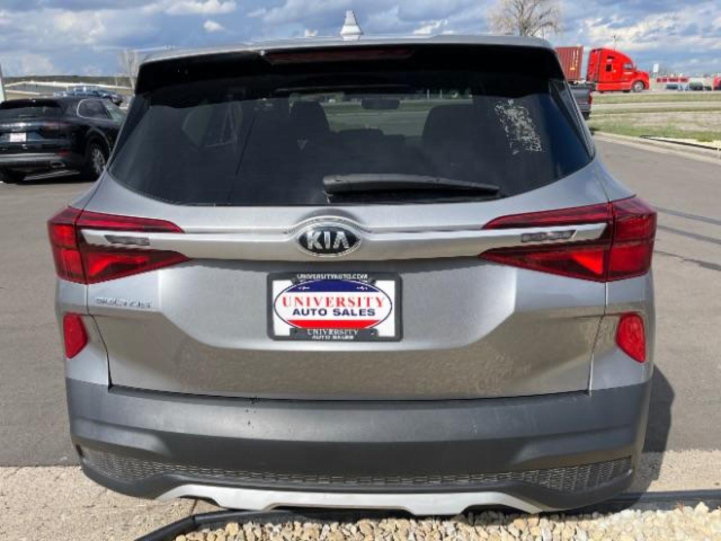 2021 GRAY Kia Seltos LX (KNDEPCAA3M7) with an 2.0L L4 DOHC 16V engine, Continuously Variable Transmission transmission, located at 3301 W Hwy 13, Burnsville, MN, 55337, (952) 460-3200, 44.775333, -93.320808 - Photo#7