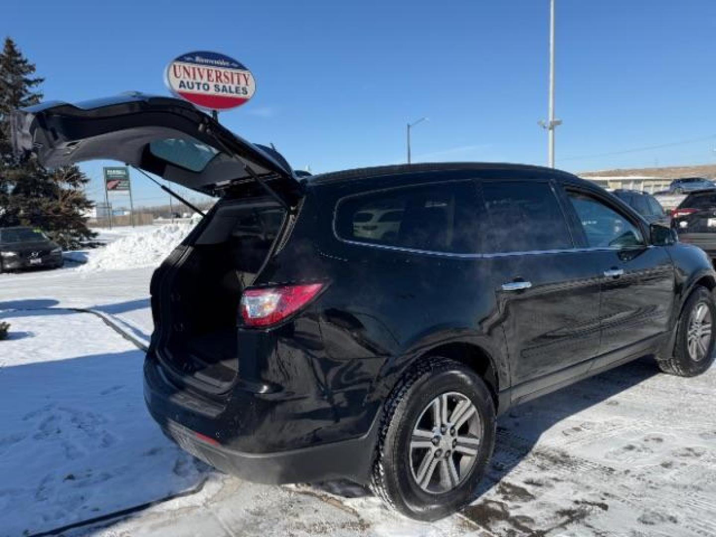 2017 Mosaic Black Metalli Chevrolet Traverse 1LT AWD (1GNKVGKD0HJ) with an 3.6L V6 DOHC 24V engine, 6-Speed Automatic transmission, located at 3301 W Hwy 13, Burnsville, MN, 55337, (952) 460-3200, 44.775333, -93.320808 - Photo#49