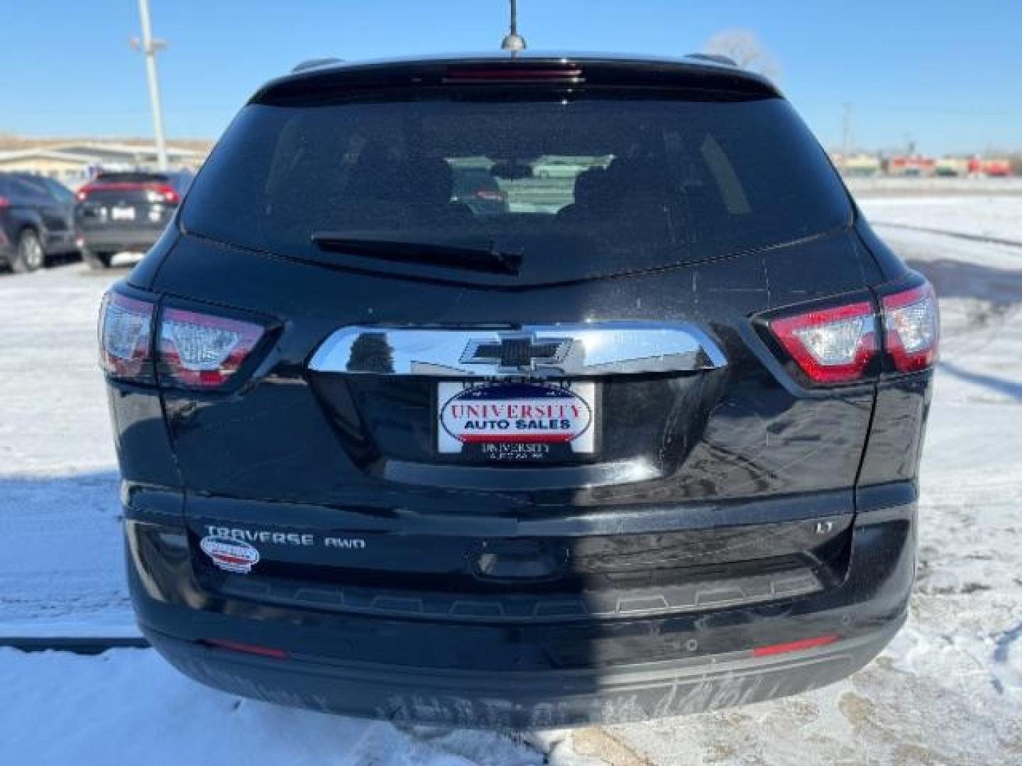 2017 Mosaic Black Metalli Chevrolet Traverse 1LT AWD (1GNKVGKD0HJ) with an 3.6L V6 DOHC 24V engine, 6-Speed Automatic transmission, located at 3301 W Hwy 13, Burnsville, MN, 55337, (952) 460-3200, 44.775333, -93.320808 - Photo#32