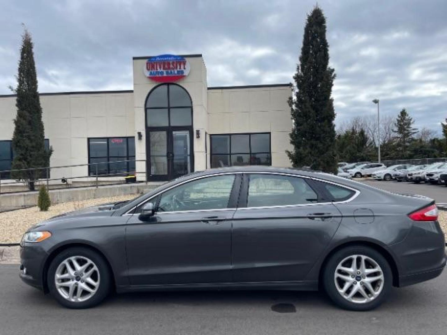 2015 GRAY Ford Fusion SE (3FA6P0HD4FR) with an 1.5L L4 DOHC 16V engine, 6-Speed Automatic transmission, located at 3301 W Hwy 13, Burnsville, MN, 55337, (952) 460-3200, 44.775333, -93.320808 - Photo#1