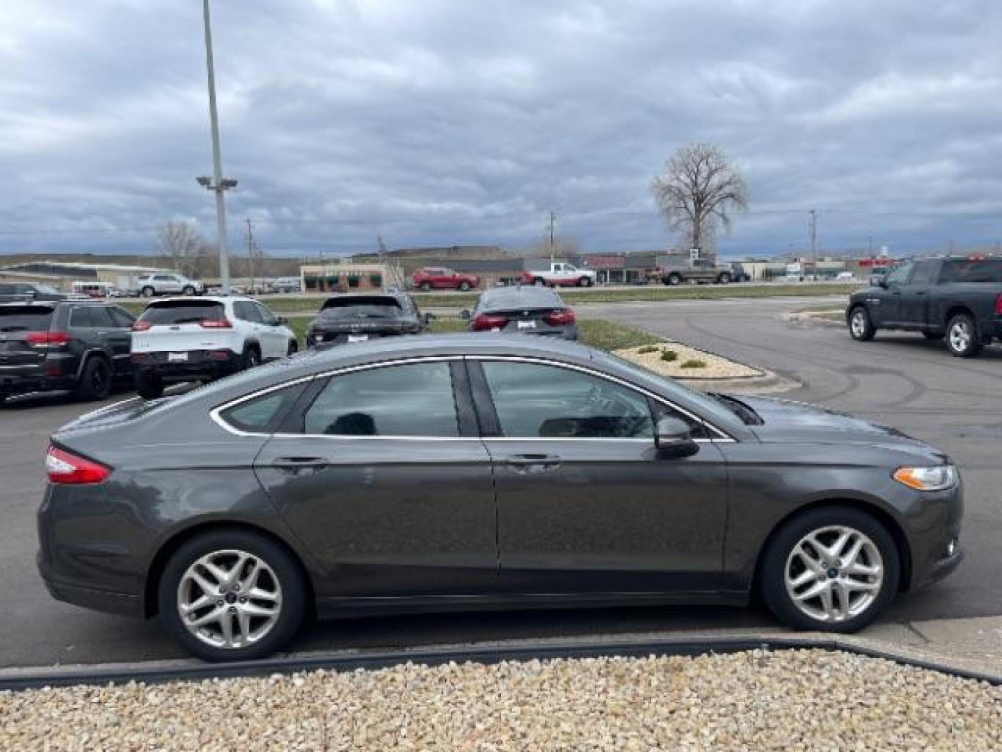 2015 GRAY Ford Fusion SE (3FA6P0HD4FR) with an 1.5L L4 DOHC 16V engine, 6-Speed Automatic transmission, located at 3301 W Hwy 13, Burnsville, MN, 55337, (952) 460-3200, 44.775333, -93.320808 - Photo#6