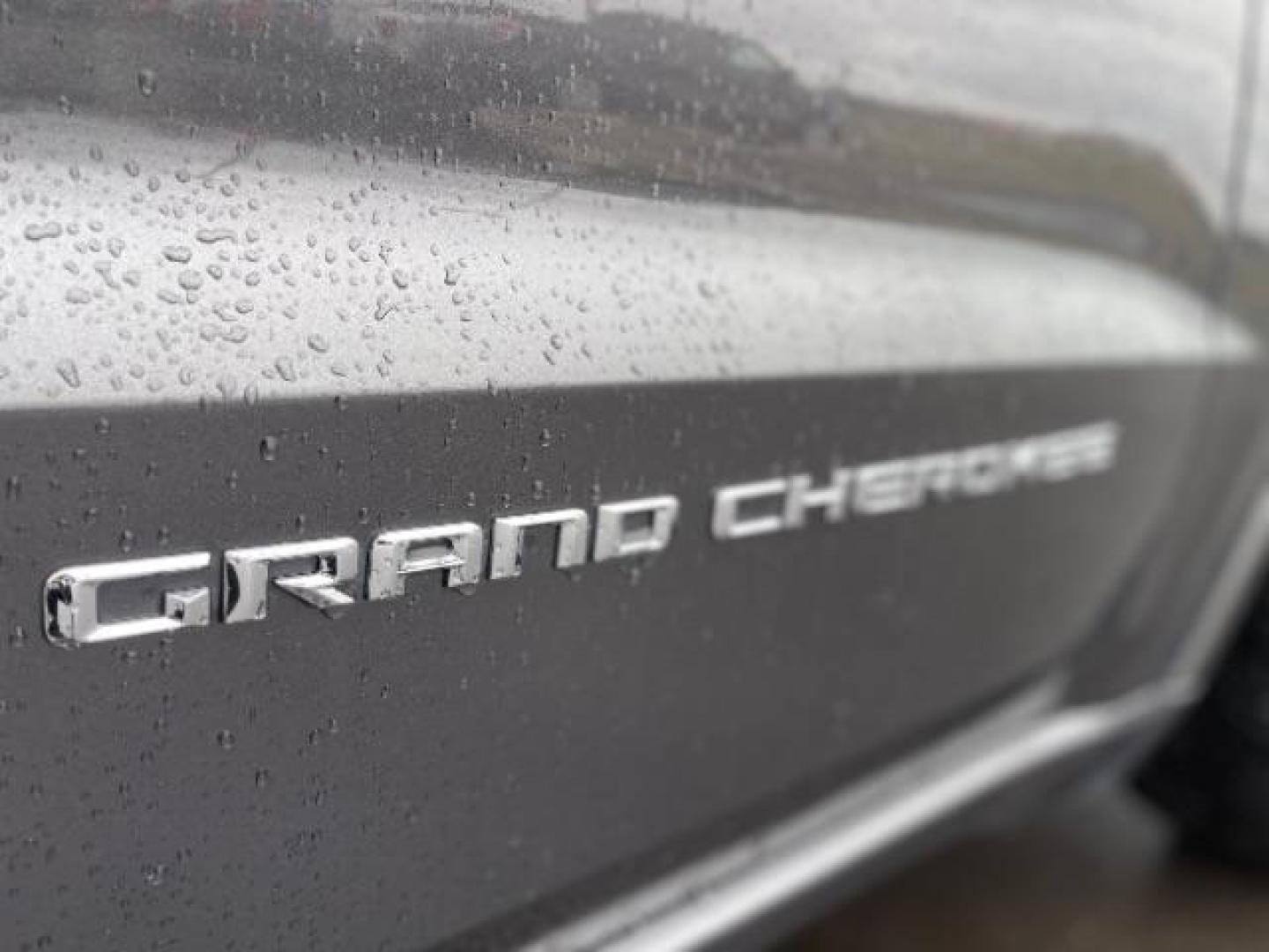 2016 GRAY Jeep Grand Cherokee Overland 4WD (1C4RJFCM4GC) with an 3.0L V6 DOHC 24V DIESEL engine, 8-Speed Automatic transmission, located at 3301 W Hwy 13, Burnsville, MN, 55337, (952) 460-3200, 44.775333, -93.320808 - Photo#12