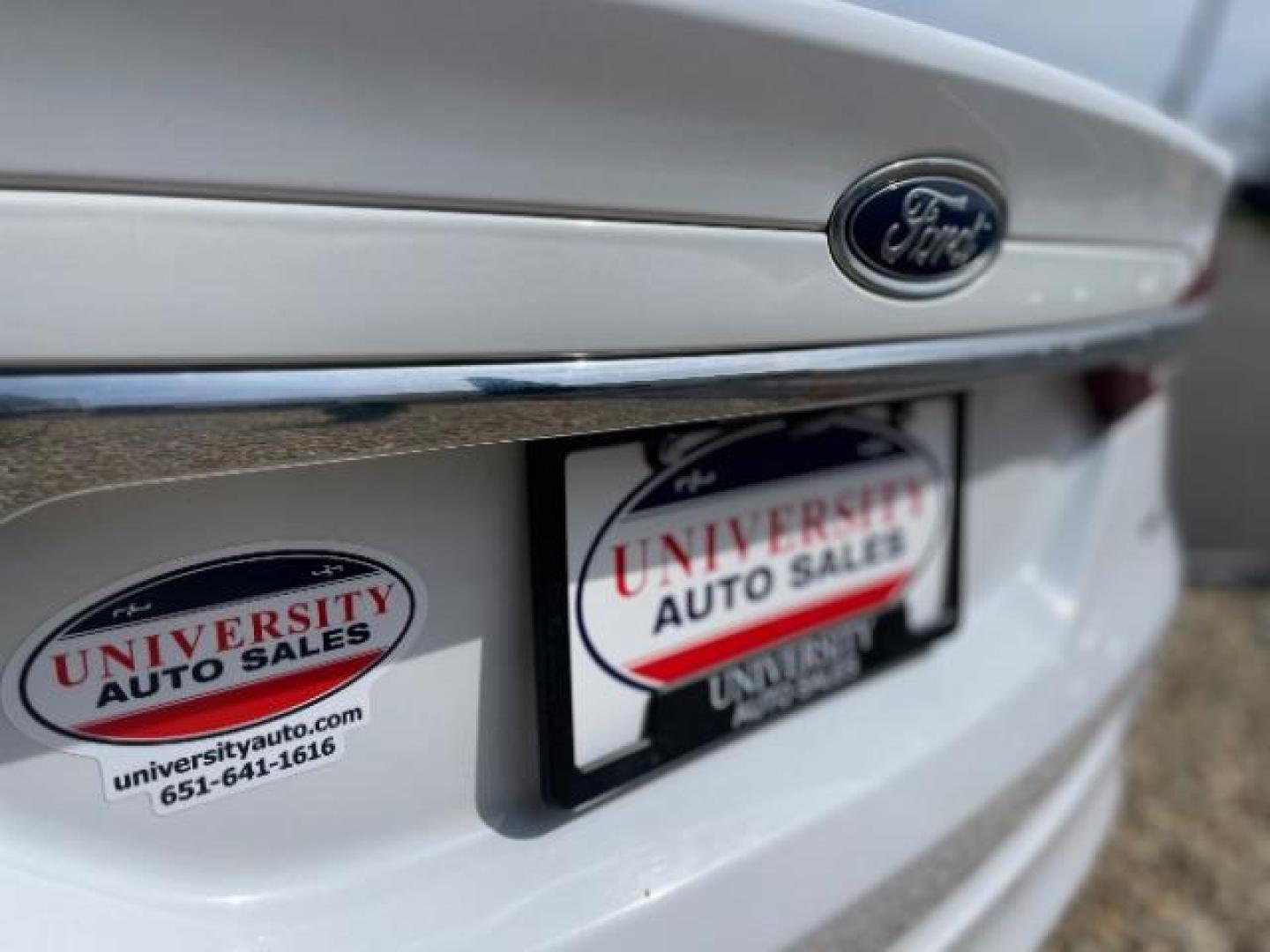 2017 Oxford White Clearcoat Ford Fusion SE (3FA6P0H78HR) with an 2.5L L4 DOHC 16V engine, 6-Speed Automatic transmission, located at 3301 W Hwy 13, Burnsville, MN, 55337, (952) 460-3200, 44.775333, -93.320808 - Photo#9