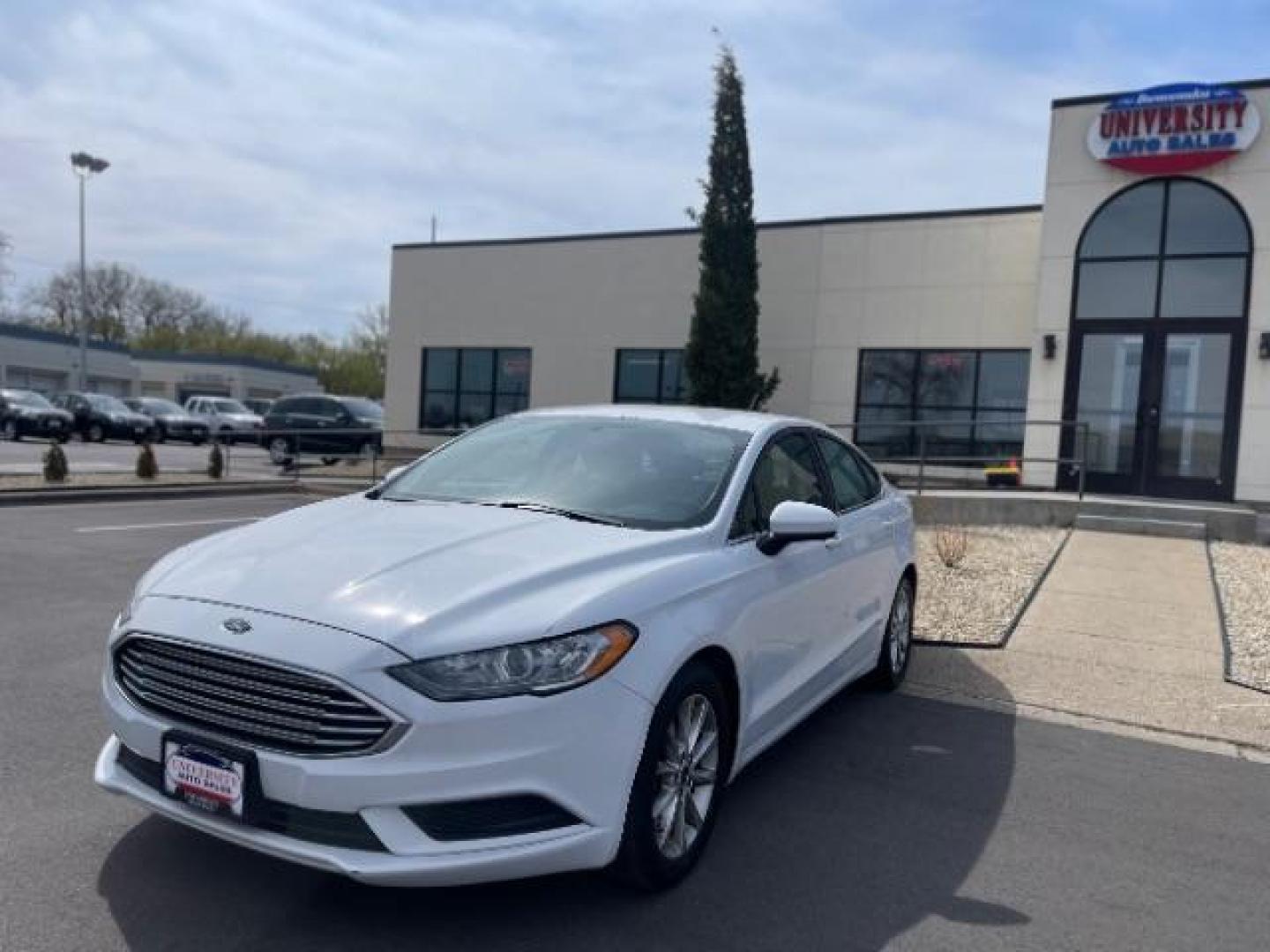 2017 Oxford White Clearcoat Ford Fusion SE (3FA6P0H78HR) with an 2.5L L4 DOHC 16V engine, 6-Speed Automatic transmission, located at 3301 W Hwy 13, Burnsville, MN, 55337, (952) 460-3200, 44.775333, -93.320808 - Photo#3