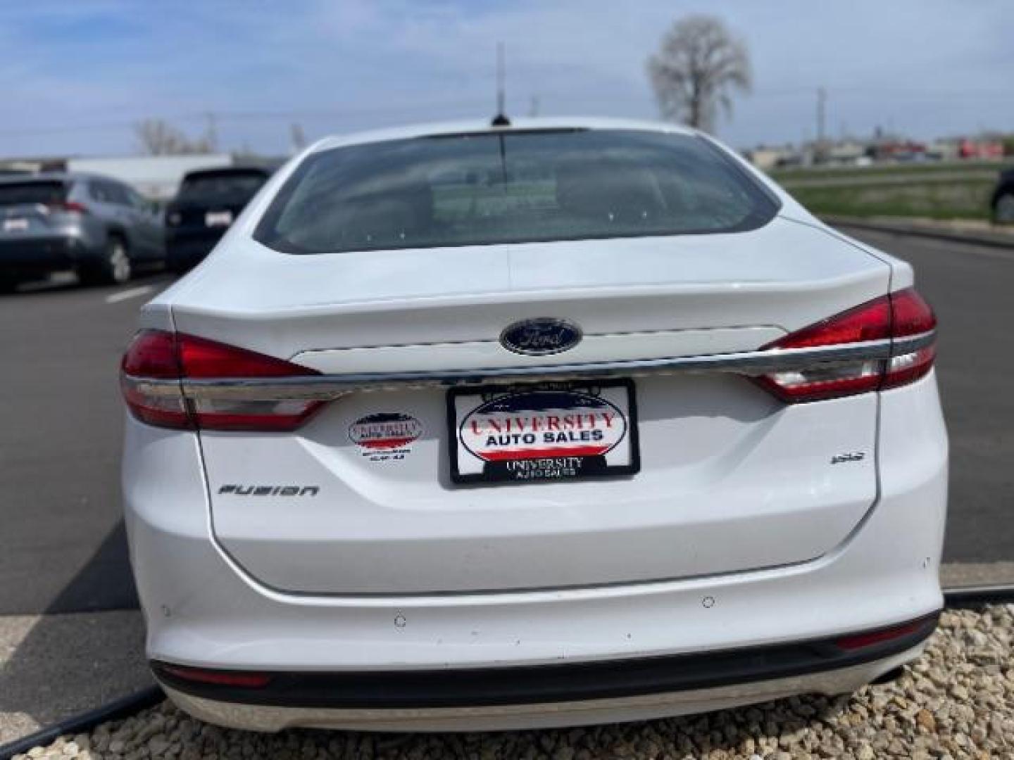 2017 Oxford White Clearcoat Ford Fusion SE (3FA6P0H78HR) with an 2.5L L4 DOHC 16V engine, 6-Speed Automatic transmission, located at 3301 W Hwy 13, Burnsville, MN, 55337, (952) 460-3200, 44.775333, -93.320808 - Photo#8