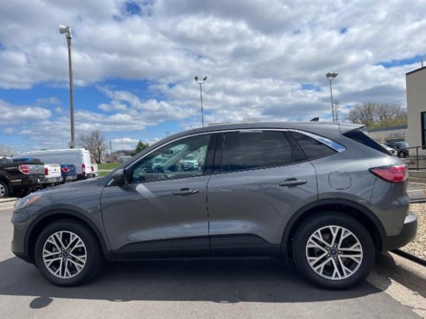 2022 Carbonized Gray Metallic Ford Escape Hybrid SEL AWD (1FMCU9CZ6NU) with an 2.5L L4 DOHC 16V HYBRID engine, 6-Speed Automatic transmission, located at 3301 W Hwy 13, Burnsville, MN, 55337, (952) 460-3200, 44.775333, -93.320808 - Photo#4