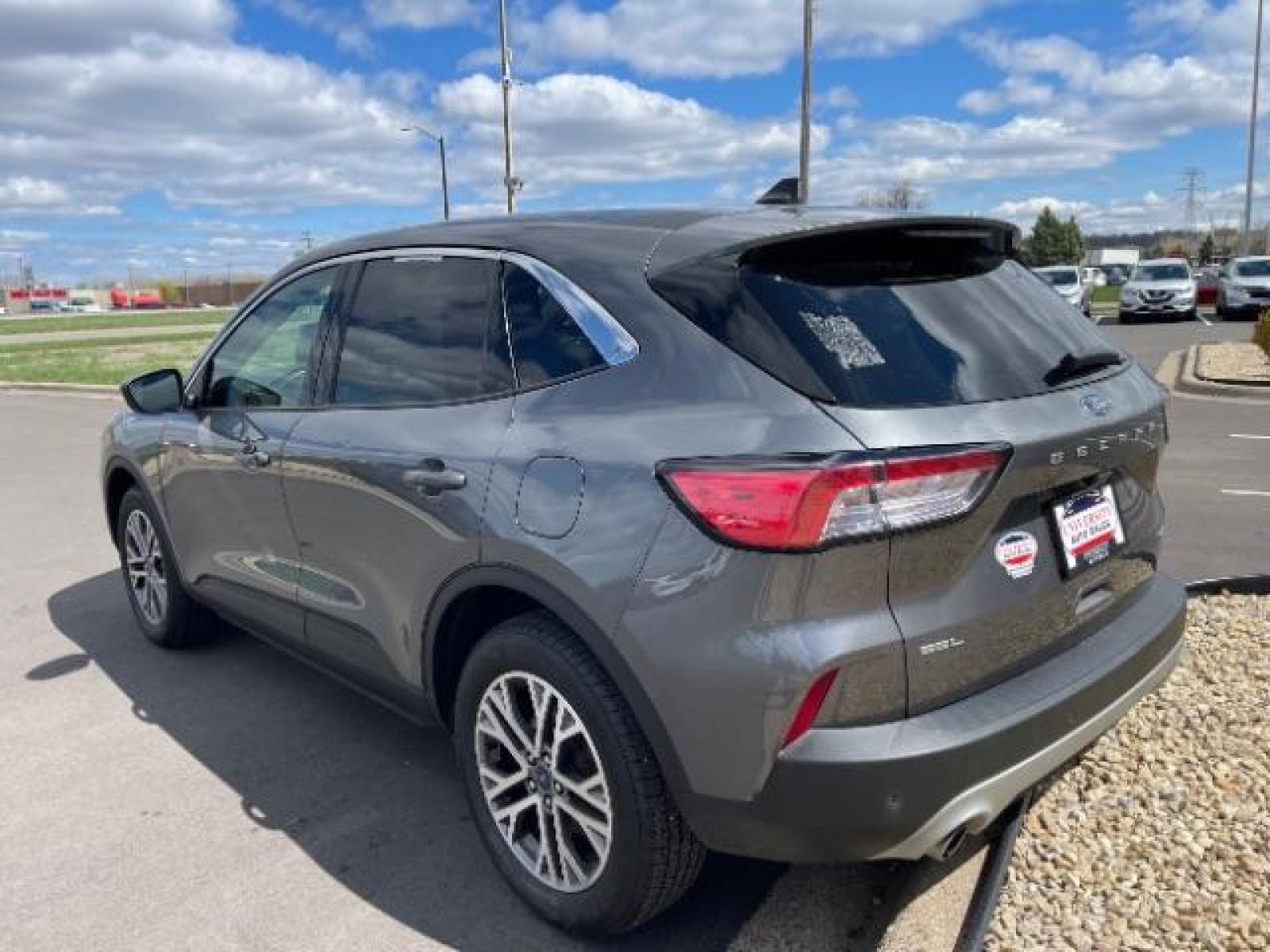 2022 Carbonized Gray Metallic Ford Escape Hybrid SEL AWD (1FMCU9CZ6NU) with an 2.5L L4 DOHC 16V HYBRID engine, 6-Speed Automatic transmission, located at 3301 W Hwy 13, Burnsville, MN, 55337, (952) 460-3200, 44.775333, -93.320808 - Photo #5