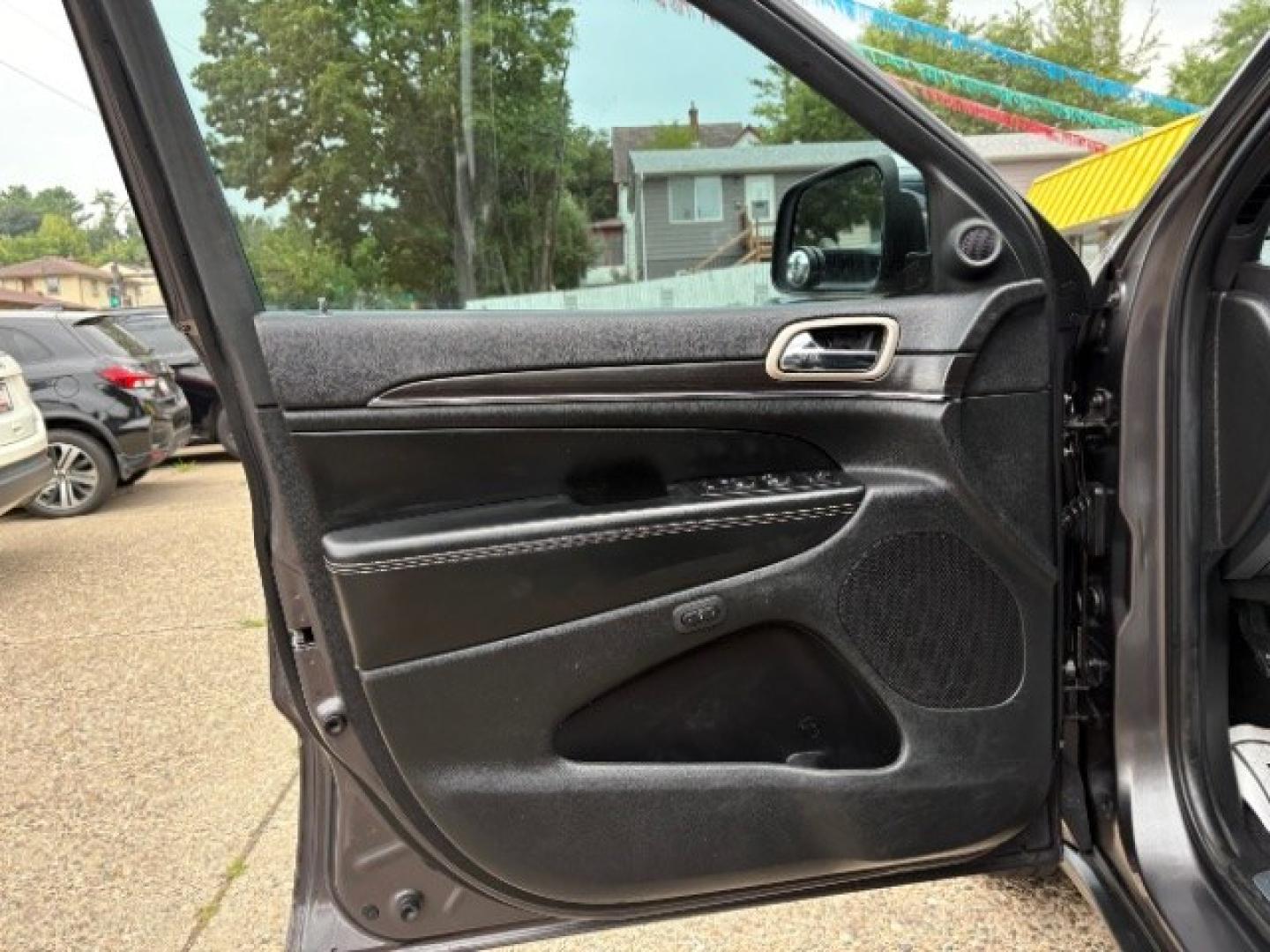 2014 Maximum Steel Metall Jeep Grand Cherokee Limited 4WD (1C4RJFBG0EC) with an 3.6L V6 DOHC 24V engine, 5-Speed Automatic transmission, located at 745 S Robert St, St. Paul, MN, 55107, (651) 222-2991, 44.923389, -93.081215- Photo#9