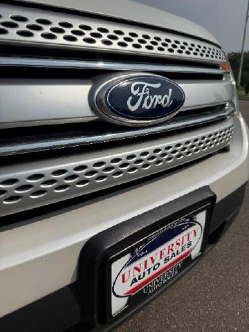 2015 White Platinum Metal Ford Explorer XLT 4WD (1FM5K8D84FG) with an 3.5L V6 DOHC 24V engine, 6-Speed Automatic transmission, located at 3301 W Hwy 13, Burnsville, MN, 55337, (952) 460-3200, 44.775333, -93.320808 - Photo#2