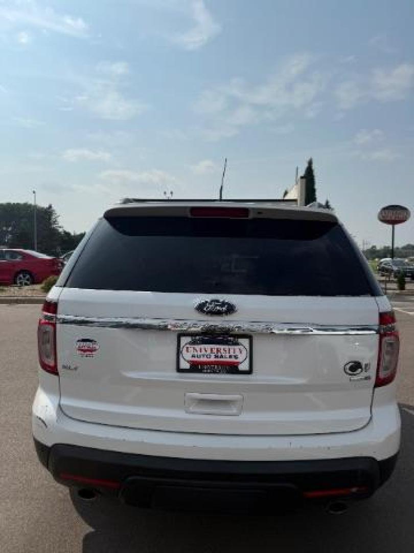 2015 White Platinum Metal Ford Explorer XLT 4WD (1FM5K8D84FG) with an 3.5L V6 DOHC 24V engine, 6-Speed Automatic transmission, located at 3301 W Hwy 13, Burnsville, MN, 55337, (952) 460-3200, 44.775333, -93.320808 - Photo#4