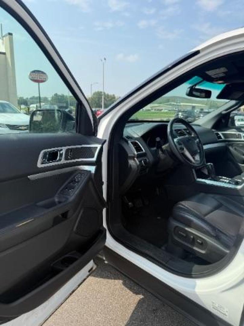 2015 White Platinum Metal Ford Explorer XLT 4WD (1FM5K8D84FG) with an 3.5L V6 DOHC 24V engine, 6-Speed Automatic transmission, located at 3301 W Hwy 13, Burnsville, MN, 55337, (952) 460-3200, 44.775333, -93.320808 - Photo#8