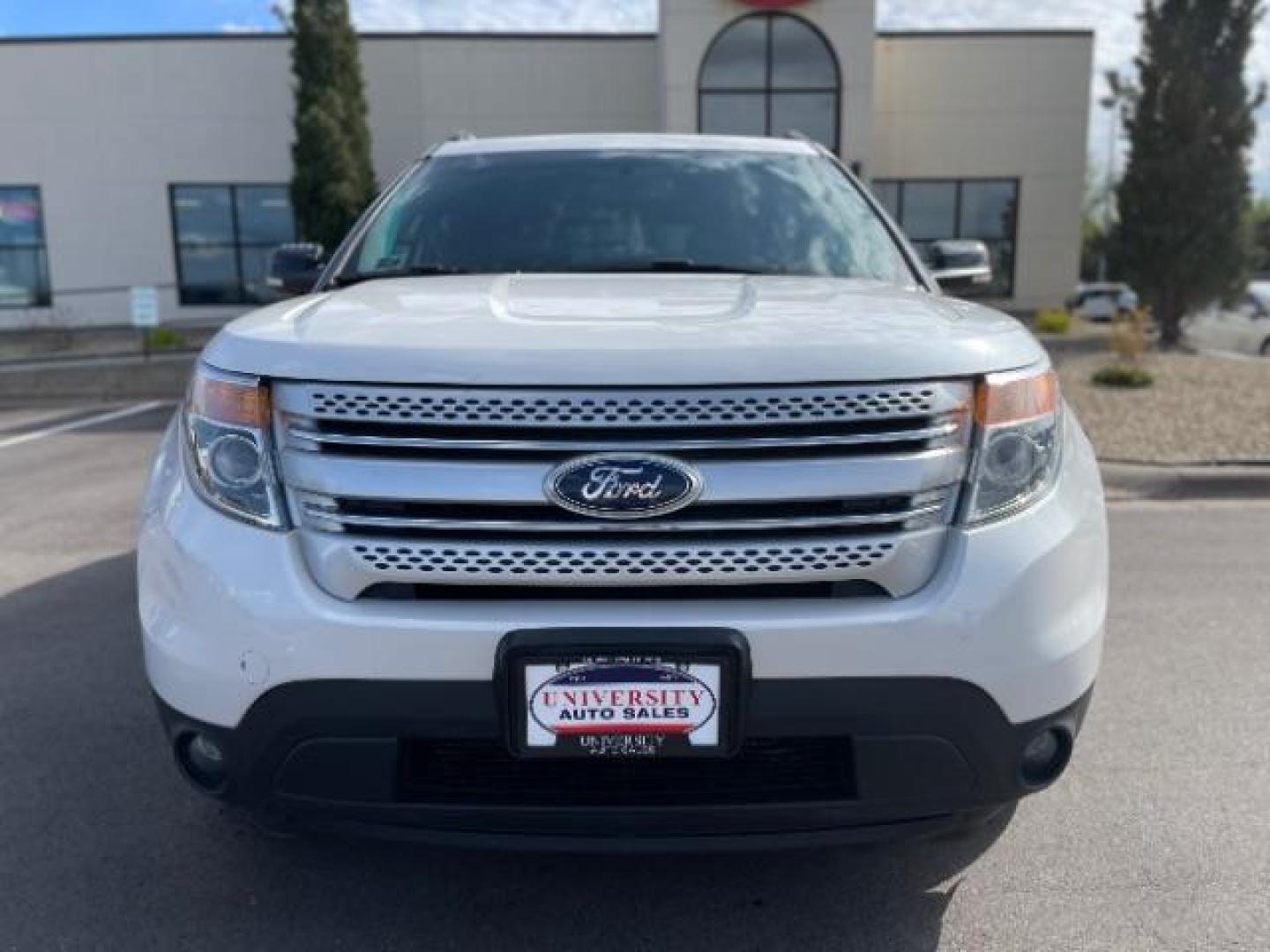 2015 White Platinum Metallic Tri-coat Ford Explorer XLT 4WD (1FM5K8D84FG) with an 3.5L V6 DOHC 24V engine, 6-Speed Automatic transmission, located at 3301 W Hwy 13, Burnsville, MN, 55337, (952) 460-3200, 44.775333, -93.320808 - Photo#2