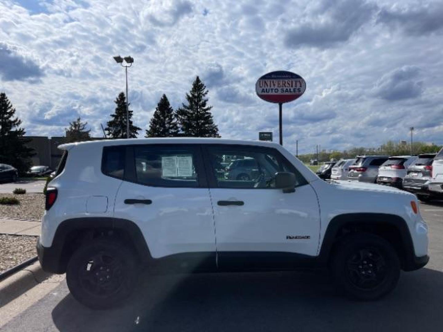 2021 Alpine White Clear Coat Jeep Renegade SPORT UTILITY 4-DR (ZACNJDAB6MP) with an 2.4L L4 DOHC 16V engine, 6-Speed Manual transmission, located at 3301 W Hwy 13, Burnsville, MN, 55337, (952) 460-3200, 44.775333, -93.320808 - Photo#3