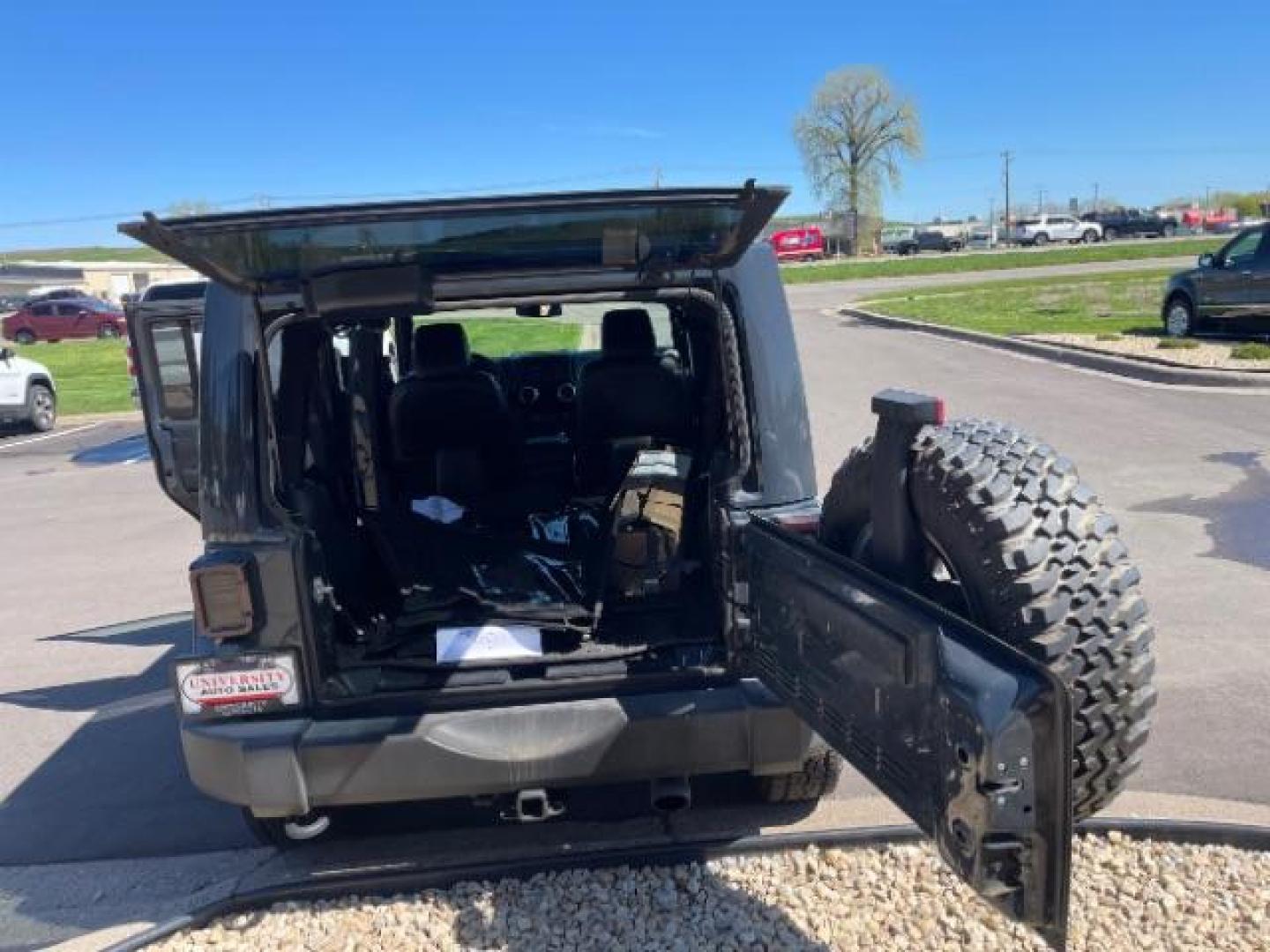 2017 Granite Crystal Metallic Clear Coat Jeep Wrangler Unlimited Rubicon 4WD (1C4HJWFG5HL) with an 3.6L V6 DOHC 24V FFV engine, located at 745 S Robert St, St. Paul, MN, 55107, (651) 222-2991, 44.923389, -93.081215 - Photo#9