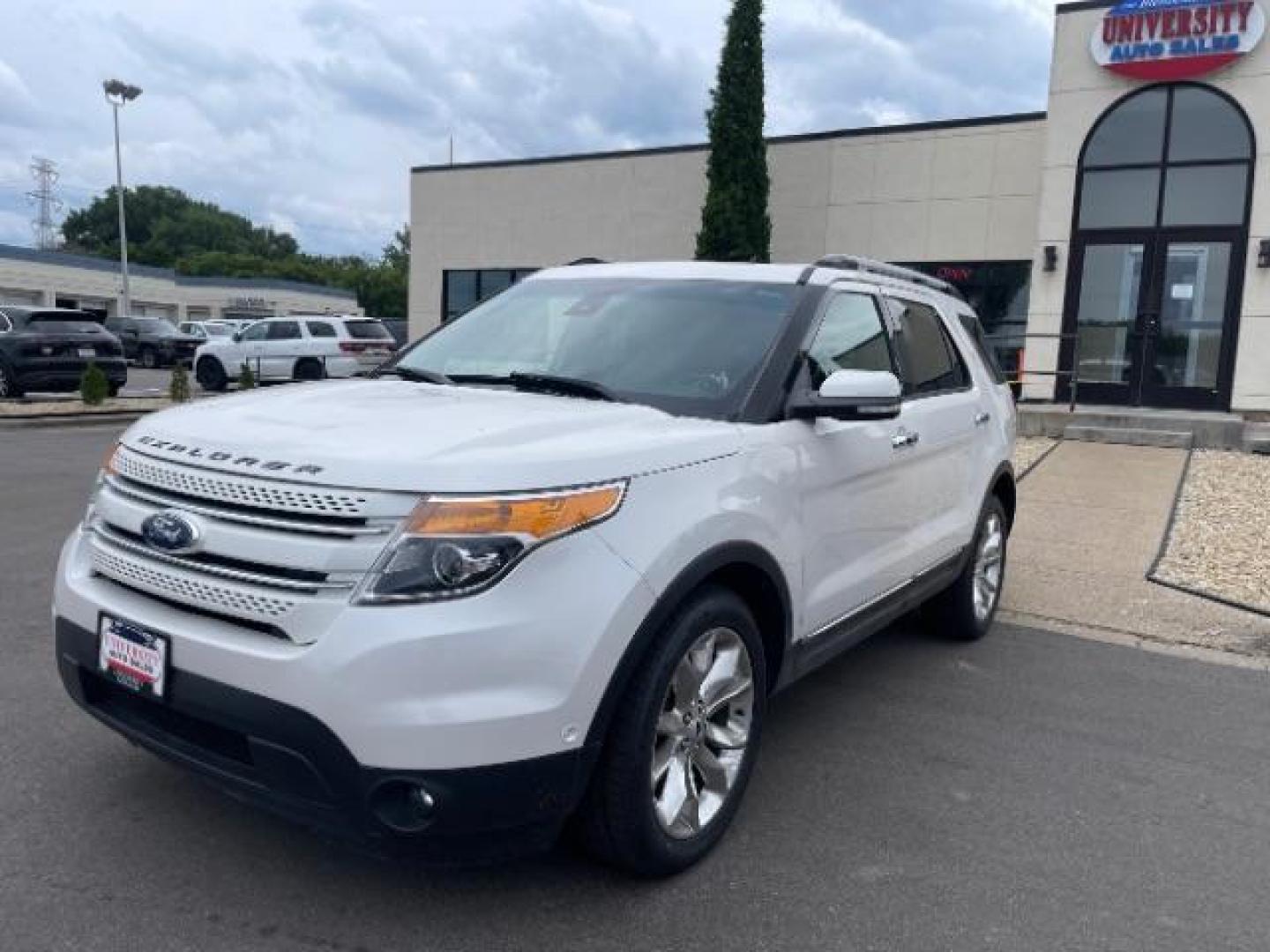 2015 White Platinum Metallic Tri-coat Ford Explorer SPORT UTILITY 4-DR (1FM5K8F82FG) with an 3.5L V6 DOHC 24V engine, 6-Speed Automatic transmission, located at 745 S Robert St, St. Paul, MN, 55107, (651) 222-2991, 44.923389, -93.081215 - Photo#2