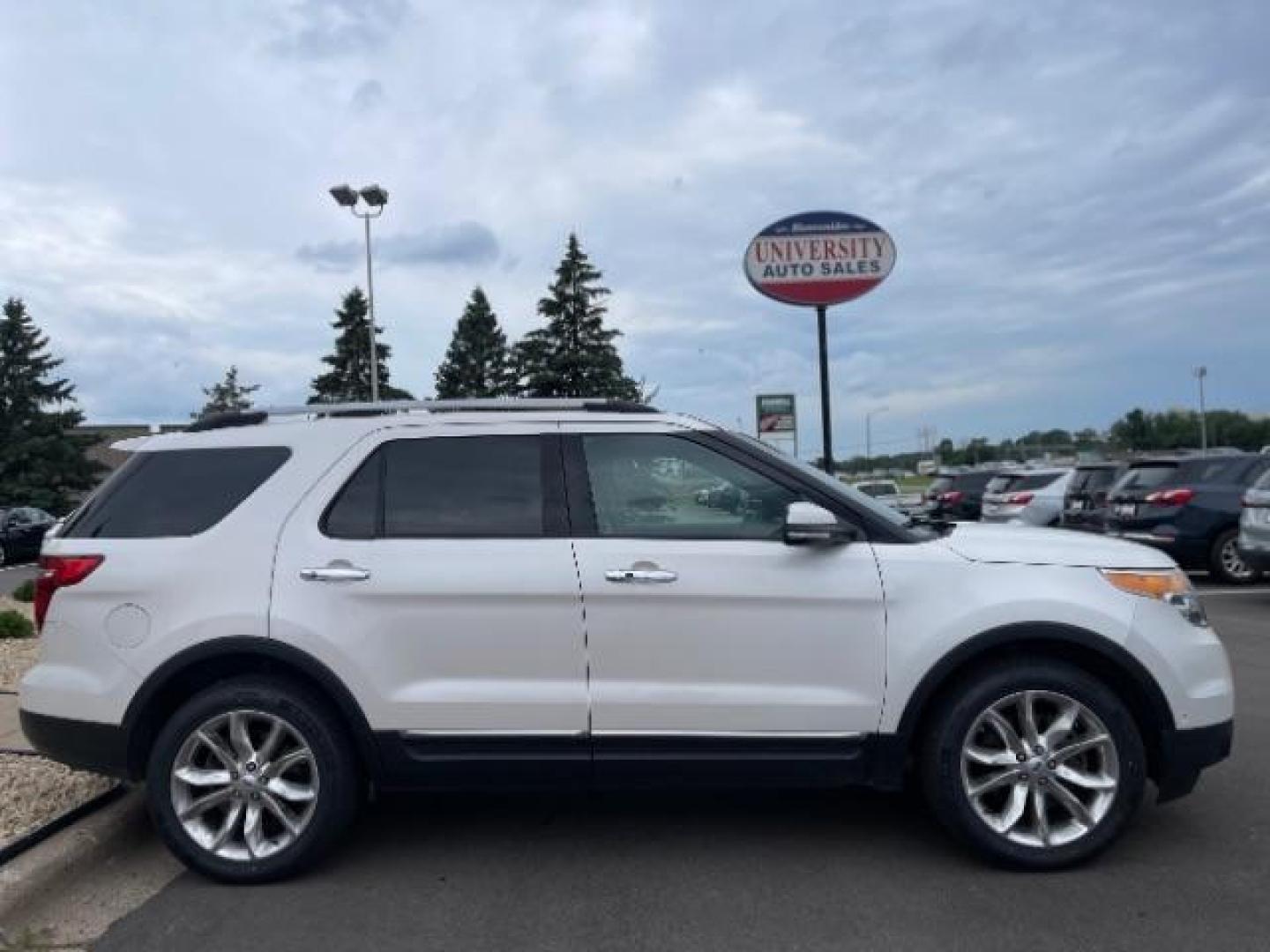 2015 White Platinum Metallic Tri-coat Ford Explorer SPORT UTILITY 4-DR (1FM5K8F82FG) with an 3.5L V6 DOHC 24V engine, 6-Speed Automatic transmission, located at 745 S Robert St, St. Paul, MN, 55107, (651) 222-2991, 44.923389, -93.081215 - Photo#7