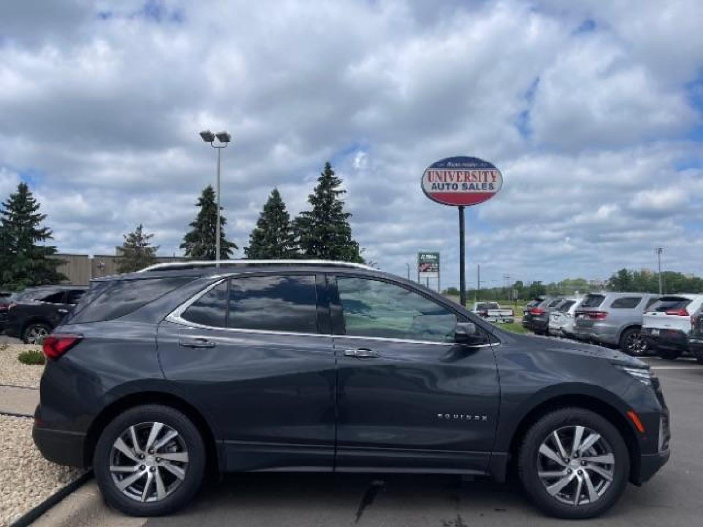 2022 Iron Gray Metallic Chevrolet Equinox Premier AWD (2GNAXXEV6N6) with an 1.5L L4 DOHC 16V TURBO engine, 6-Speed Automatic transmission, located at 745 S Robert St, St. Paul, MN, 55107, (651) 222-2991, 44.923389, -93.081215 - Photo#7