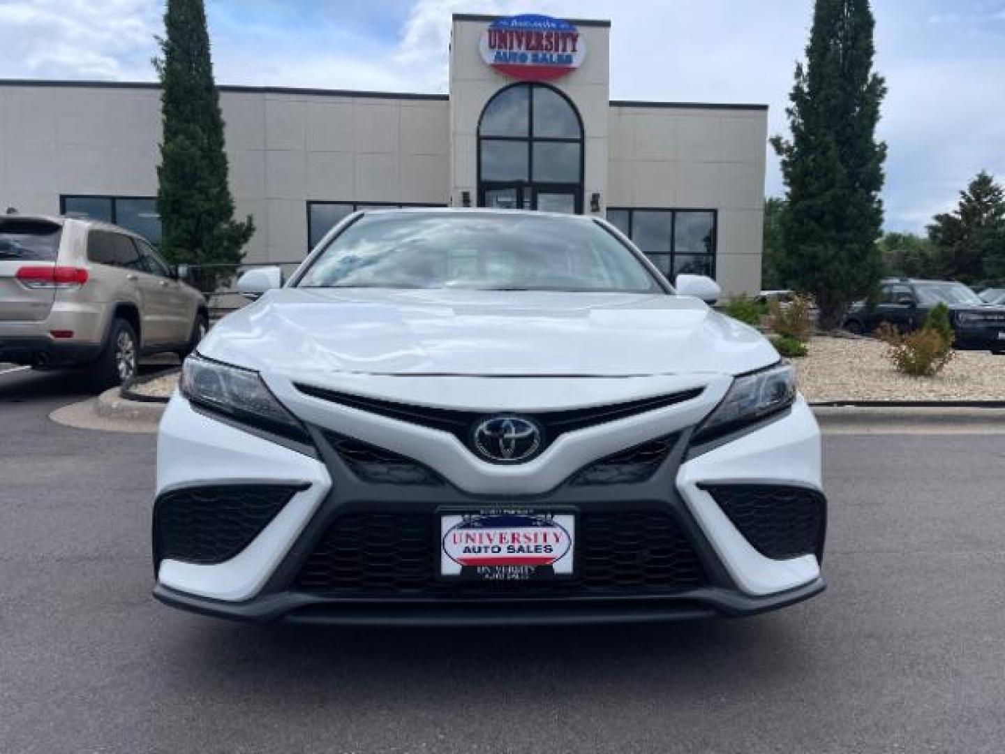 2022 Super White Toyota Camry SE (4T1G11AK0NU) with an 2.5L L4 DOHC 16V engine, 8-Speed Automatic transmission, located at 745 S Robert St, St. Paul, MN, 55107, (651) 222-2991, 44.923389, -93.081215 - Photo#1