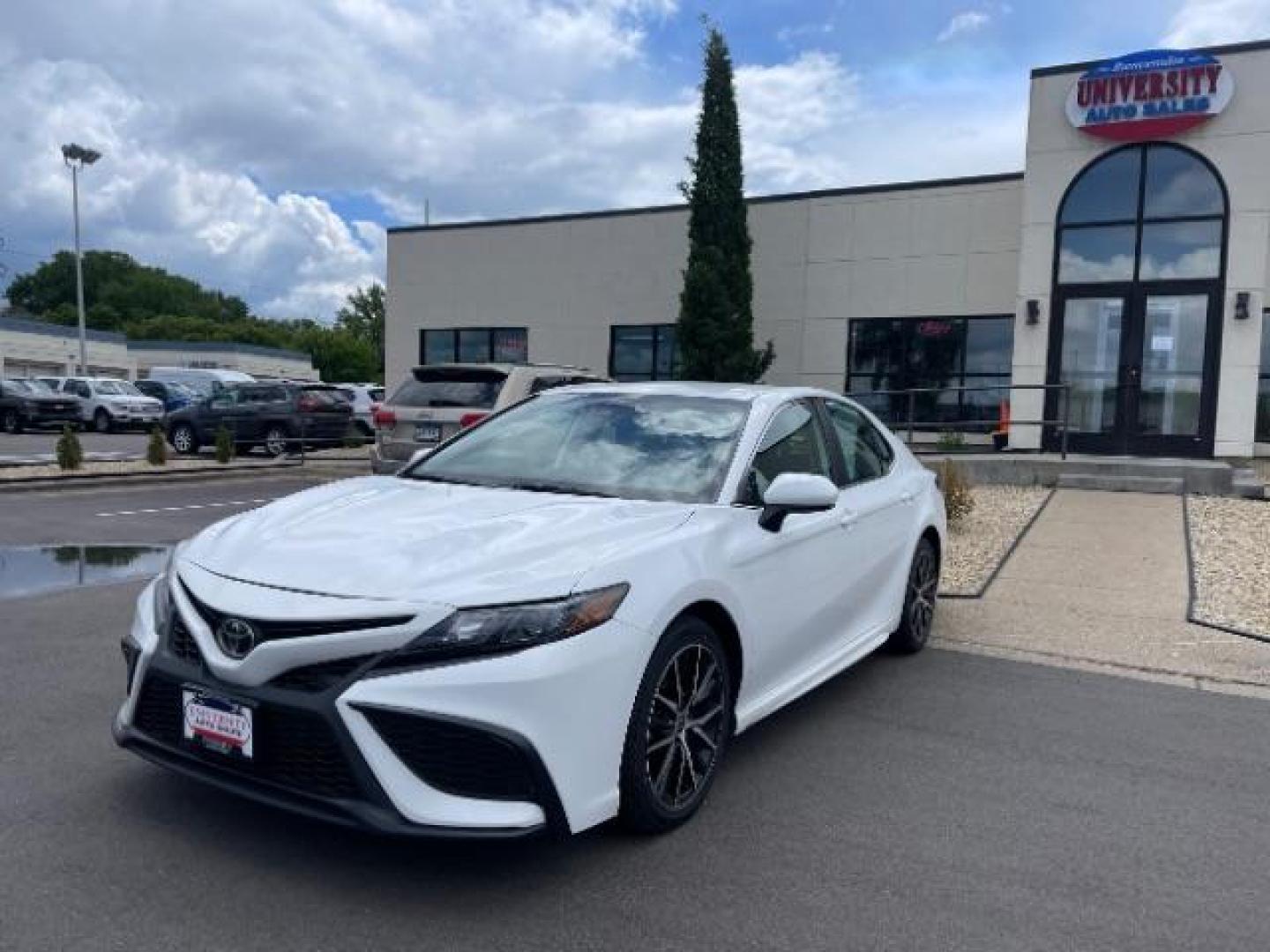 2022 Super White Toyota Camry SE (4T1G11AK0NU) with an 2.5L L4 DOHC 16V engine, 8-Speed Automatic transmission, located at 745 S Robert St, St. Paul, MN, 55107, (651) 222-2991, 44.923389, -93.081215 - Photo#2