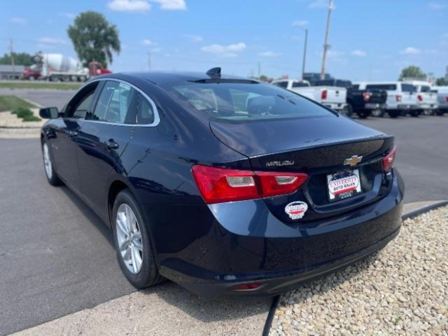 2017 Blue Velvet Metallic Chevrolet Malibu 1LT (1G1ZE5ST5HF) with an 1.5L L4 DOHC 16V engine, 6-Speed Automatic transmission, located at 745 S Robert St, St. Paul, MN, 55107, (651) 222-2991, 44.923389, -93.081215 - Photo#2