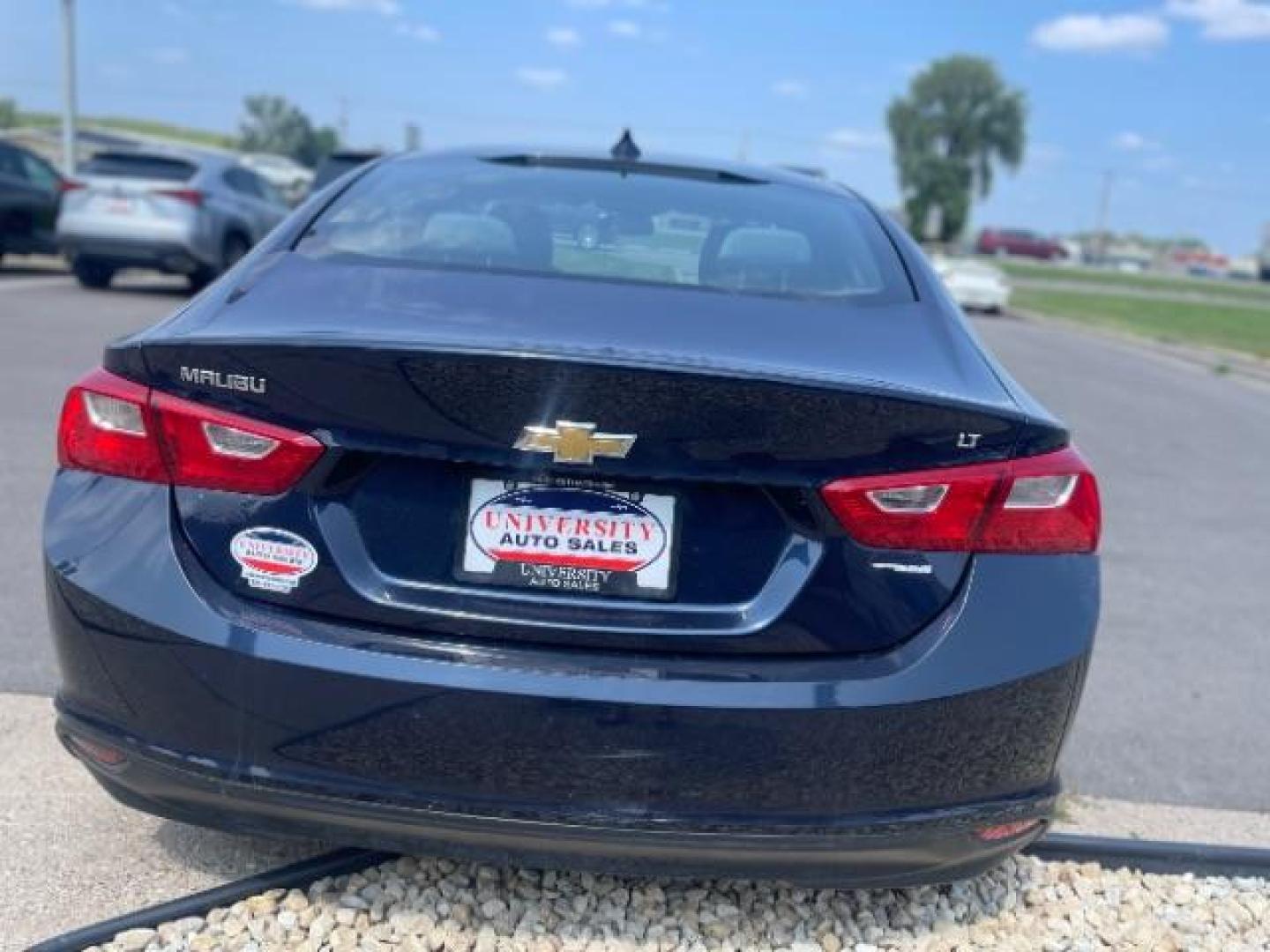 2017 Blue Velvet Metallic Chevrolet Malibu 1LT (1G1ZE5ST5HF) with an 1.5L L4 DOHC 16V engine, 6-Speed Automatic transmission, located at 745 S Robert St, St. Paul, MN, 55107, (651) 222-2991, 44.923389, -93.081215 - Photo#3