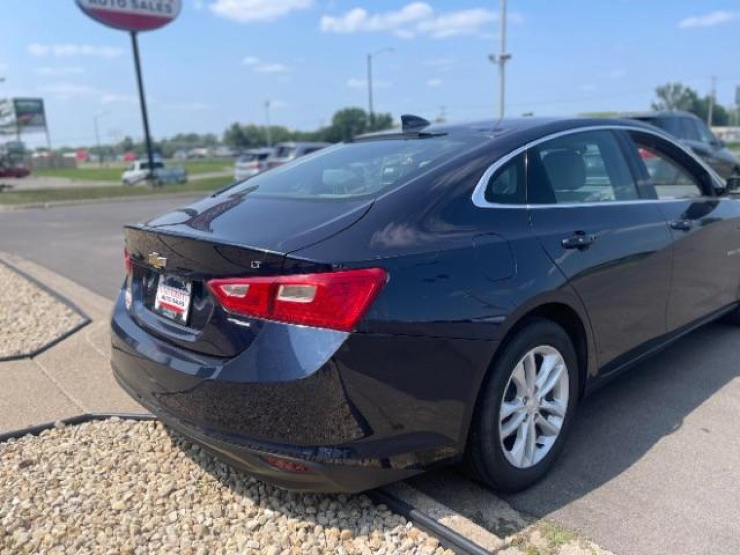 2017 Blue Velvet Metallic Chevrolet Malibu 1LT (1G1ZE5ST5HF) with an 1.5L L4 DOHC 16V engine, 6-Speed Automatic transmission, located at 745 S Robert St, St. Paul, MN, 55107, (651) 222-2991, 44.923389, -93.081215 - Photo#6