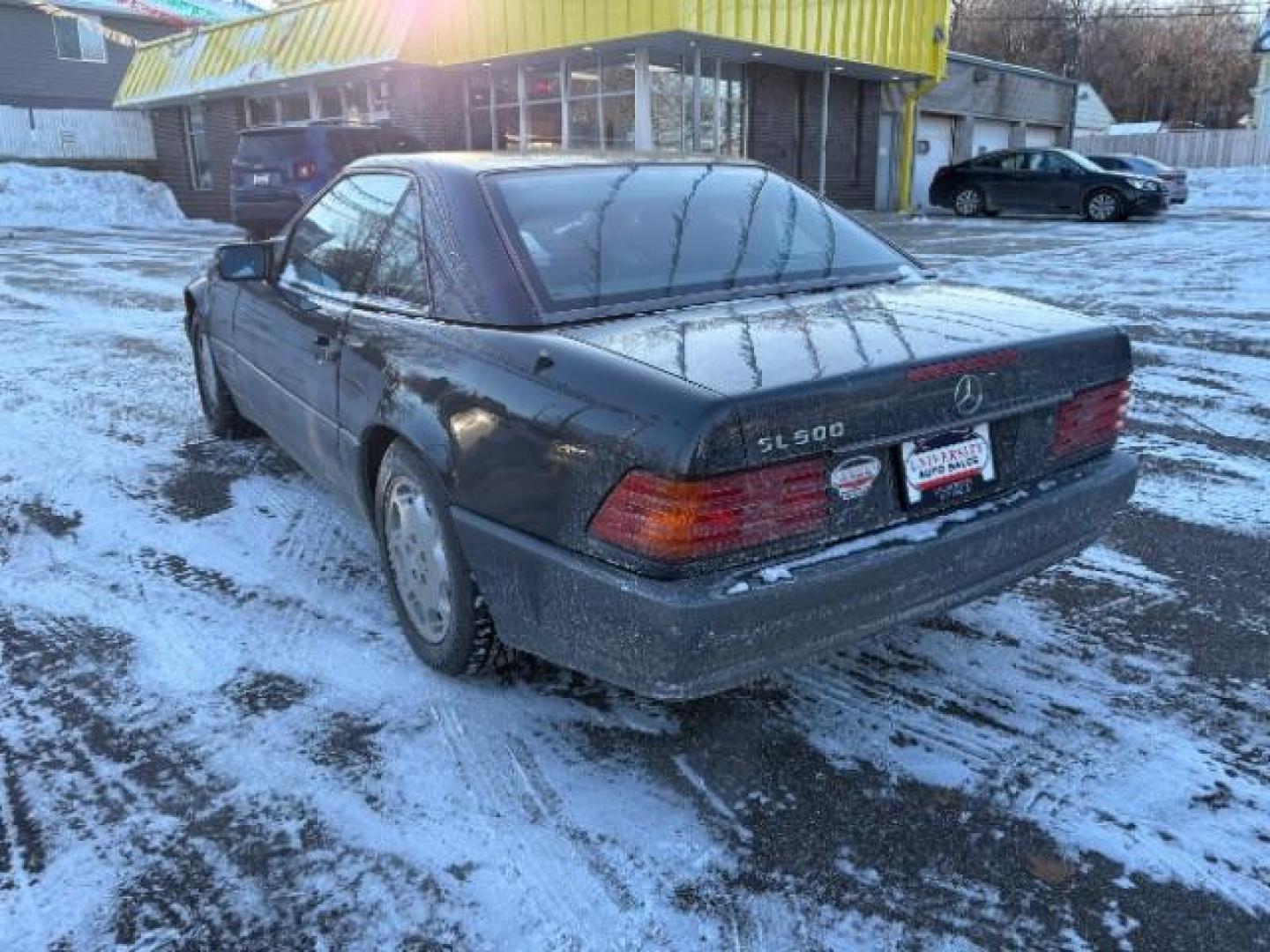 1995 Silver Mercedes-Benz SL-Class SL500 Roadster (WDBFA67E6SF) with an 5.0L V8 DOHC 32V engine, 4-Speed Automatic transmission, located at 745 S Robert St, St. Paul, MN, 55107, (651) 222-2991, 44.923389, -93.081215 - Photo#2