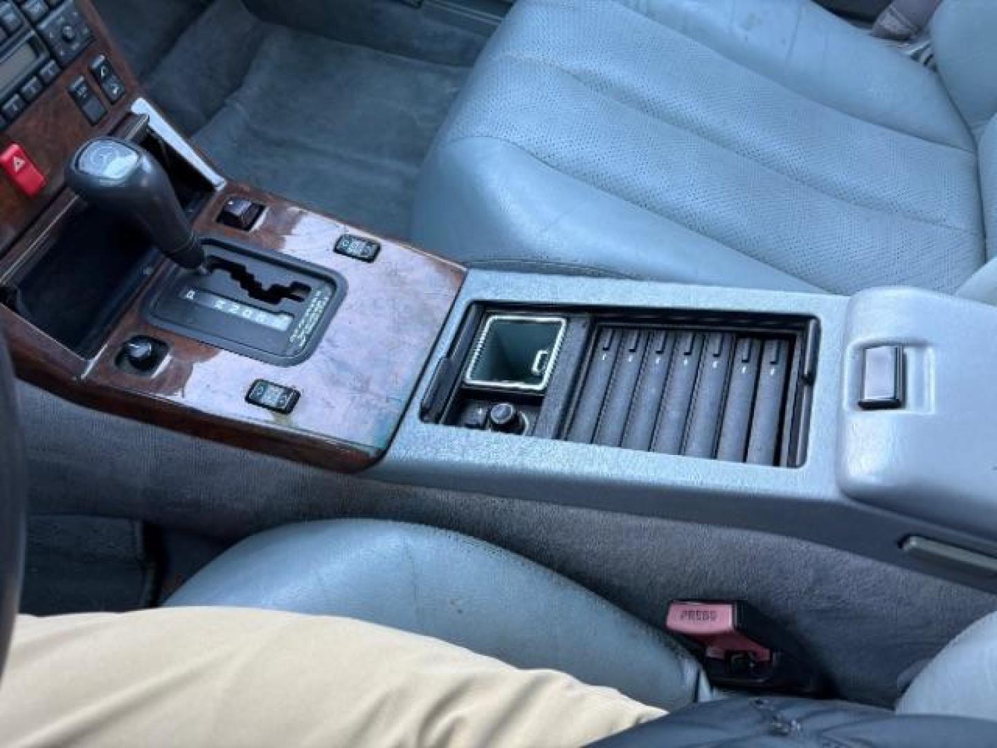 1995 Silver Mercedes-Benz SL-Class SL500 Roadster (WDBFA67E6SF) with an 5.0L V8 DOHC 32V engine, 4-Speed Automatic transmission, located at 745 S Robert St, St. Paul, MN, 55107, (651) 222-2991, 44.923389, -93.081215 - Photo#8