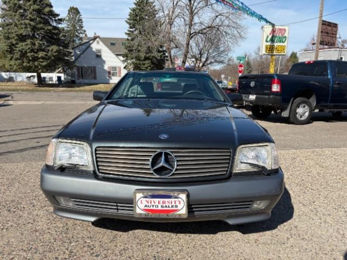 1995 Silver Mercedes-Benz SL-Class SL500 Roadster (WDBFA67E6SF) with an 5.0L V8 DOHC 32V engine, 4-Speed Automatic transmission, located at 745 S Robert St, St. Paul, MN, 55107, (651) 222-2991, 44.923389, -93.081215 - Photo#1