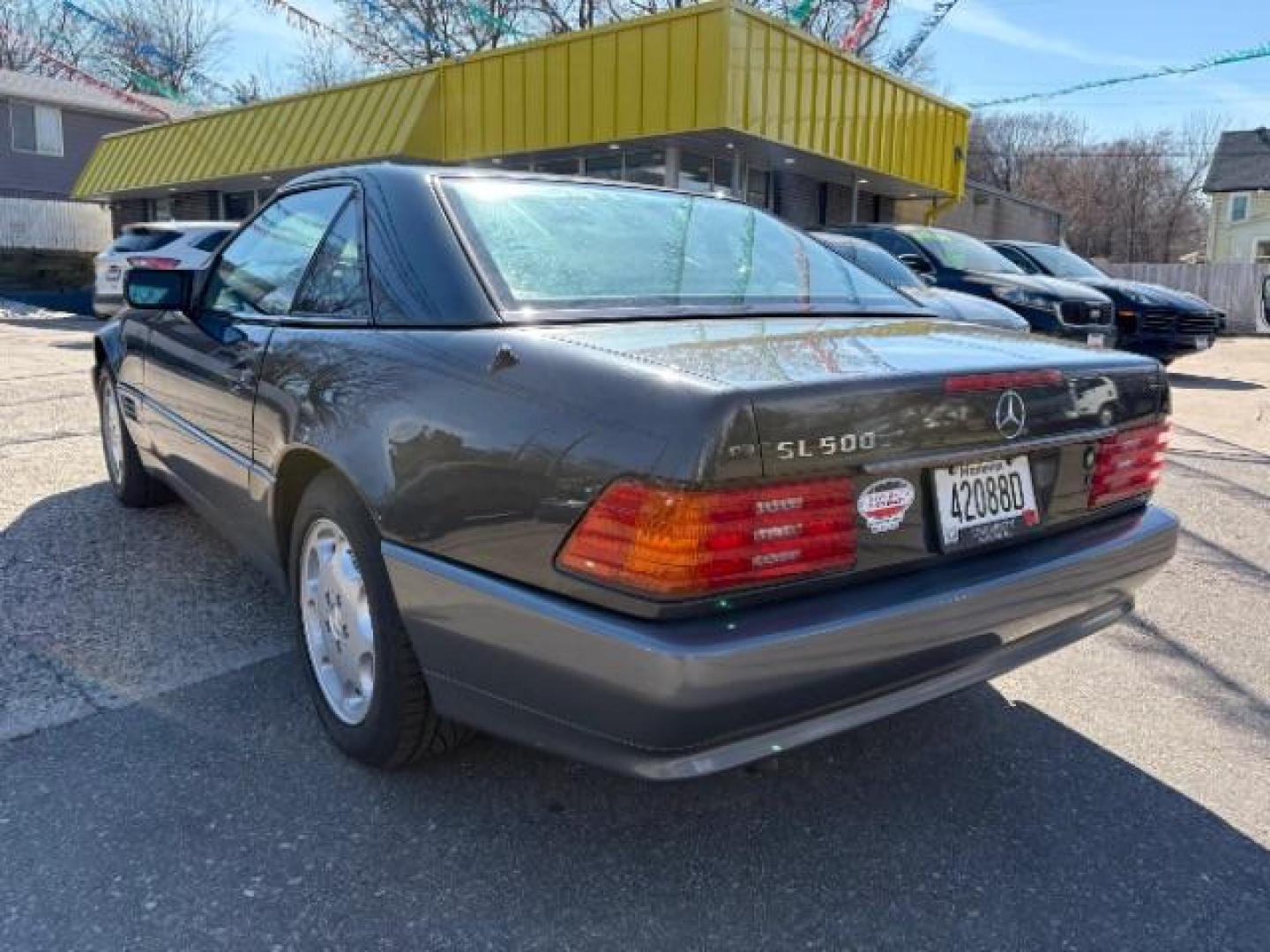 1995 Silver Mercedes-Benz SL-Class SL500 Roadster (WDBFA67E6SF) with an 5.0L V8 DOHC 32V engine, 4-Speed Automatic transmission, located at 745 S Robert St, St. Paul, MN, 55107, (651) 222-2991, 44.923389, -93.081215 - Photo#3