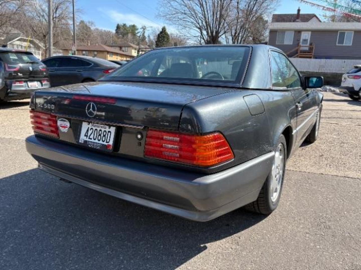 1995 Silver Mercedes-Benz SL-Class SL500 Roadster (WDBFA67E6SF) with an 5.0L V8 DOHC 32V engine, 4-Speed Automatic transmission, located at 745 S Robert St, St. Paul, MN, 55107, (651) 222-2991, 44.923389, -93.081215 - Photo#4