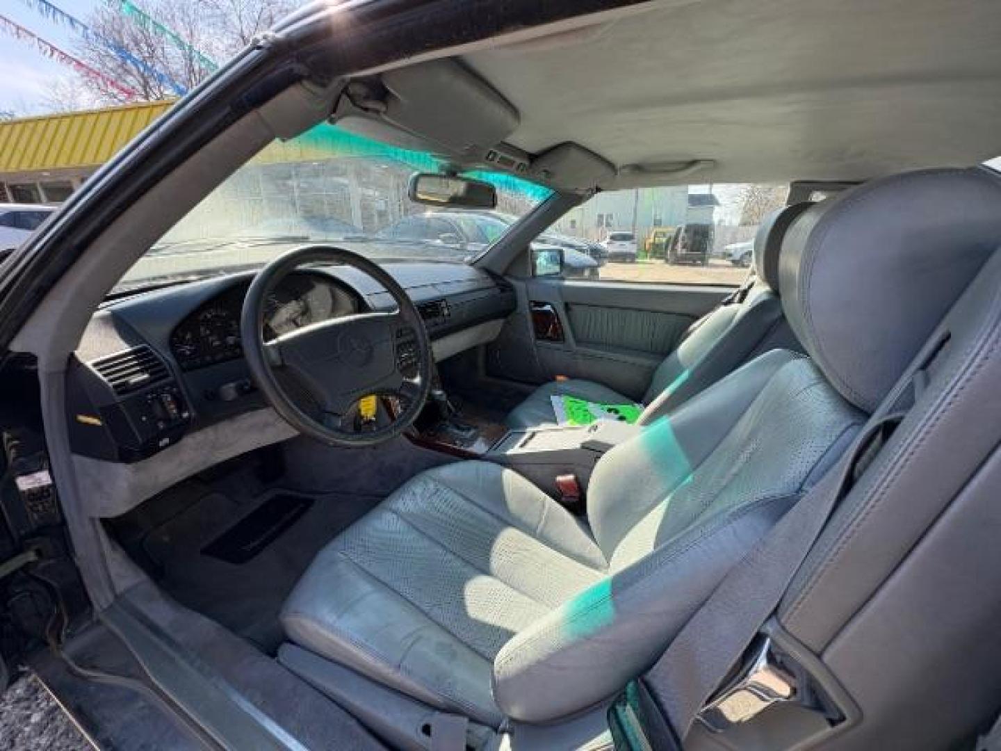 1995 Silver Mercedes-Benz SL-Class SL500 Roadster (WDBFA67E6SF) with an 5.0L V8 DOHC 32V engine, 4-Speed Automatic transmission, located at 745 S Robert St, St. Paul, MN, 55107, (651) 222-2991, 44.923389, -93.081215 - Photo#5