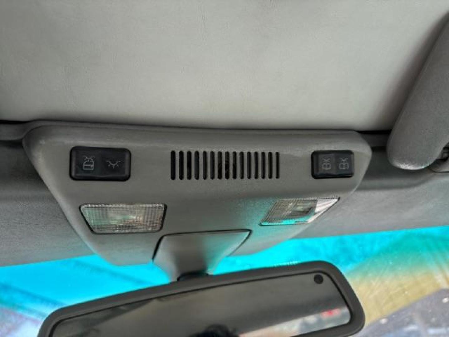 1995 Silver Mercedes-Benz SL-Class SL500 Roadster (WDBFA67E6SF) with an 5.0L V8 DOHC 32V engine, 4-Speed Automatic transmission, located at 745 S Robert St, St. Paul, MN, 55107, (651) 222-2991, 44.923389, -93.081215 - Photo#12