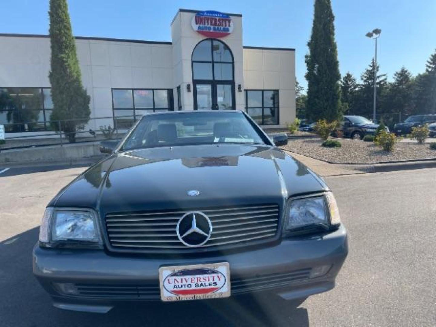 1995 Silver Mercedes-Benz SL-Class SL500 Roadster (WDBFA67E6SF) with an 5.0L V8 DOHC 32V engine, 4-Speed Automatic transmission, located at 3301 W Hwy 13, Burnsville, MN, 55337, (952) 460-3200, 44.775333, -93.320808 - Photo#0